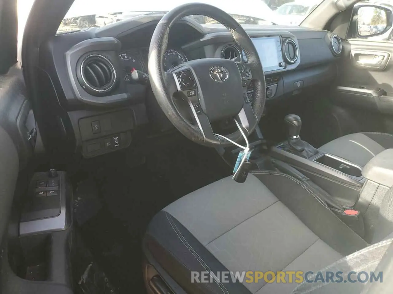 8 fotografías del automóvil dañado 5TFSZ5AN8LX216194 TOYOTA TACOMA 2020