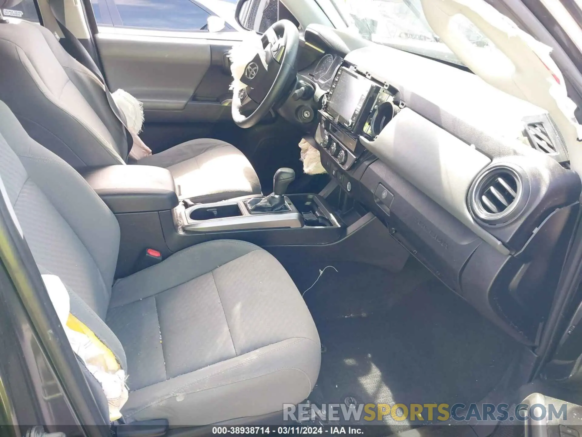 5 fotografías del automóvil dañado 3TMAZ5CN1MM142715 TOYOTA TACOMA 2021