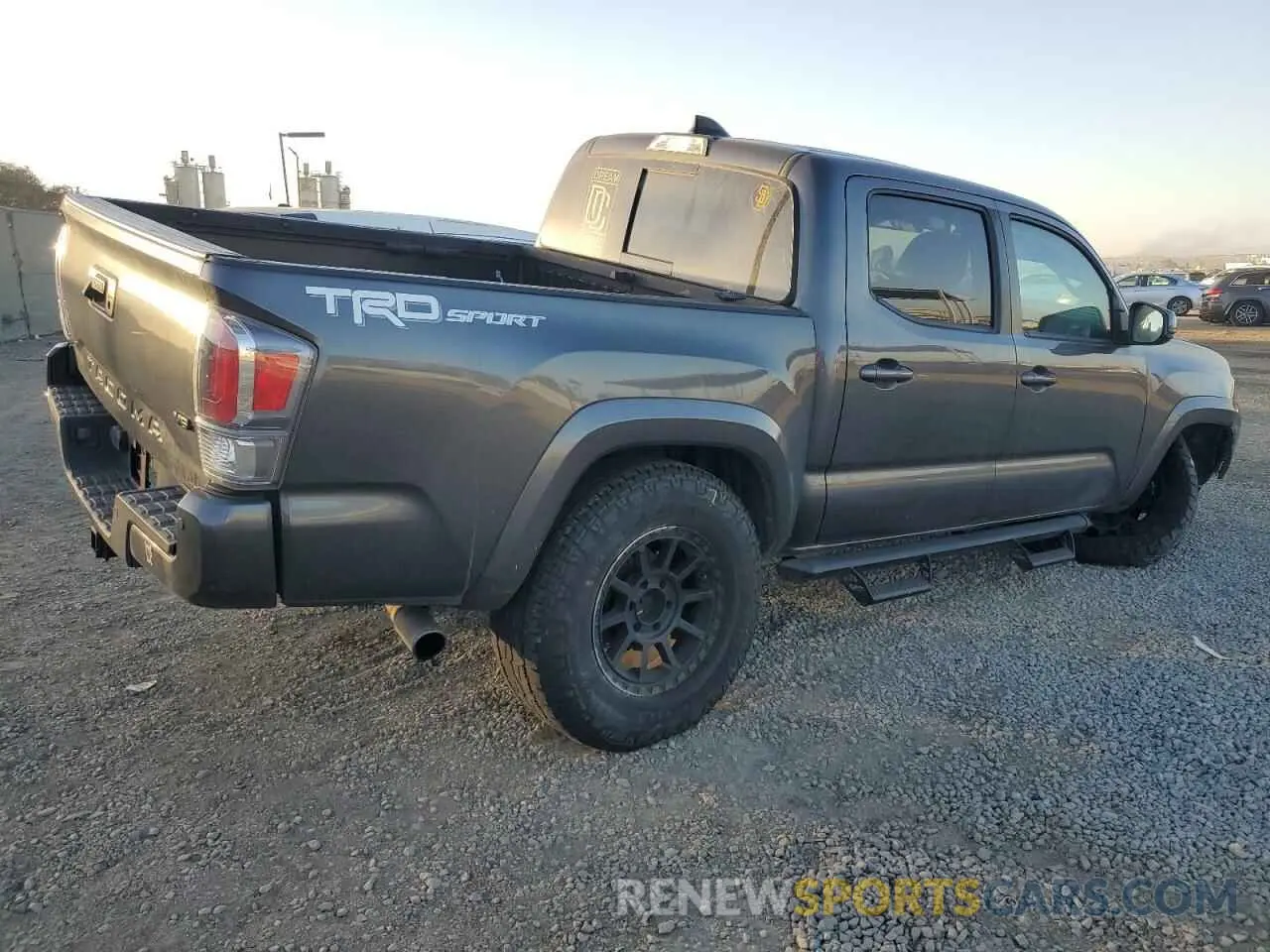 3 fotografías del automóvil dañado 3TMAZ5CN1MM147848 TOYOTA TACOMA 2021