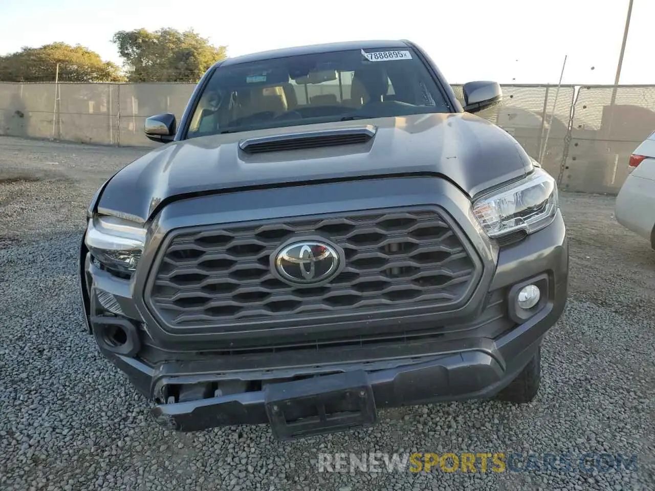 5 fotografías del automóvil dañado 3TMAZ5CN1MM147848 TOYOTA TACOMA 2021