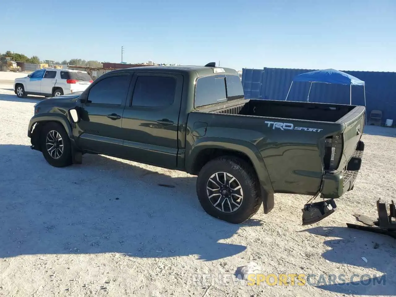 2 fotografías del automóvil dañado 3TMAZ5CN1MM154816 TOYOTA TACOMA 2021