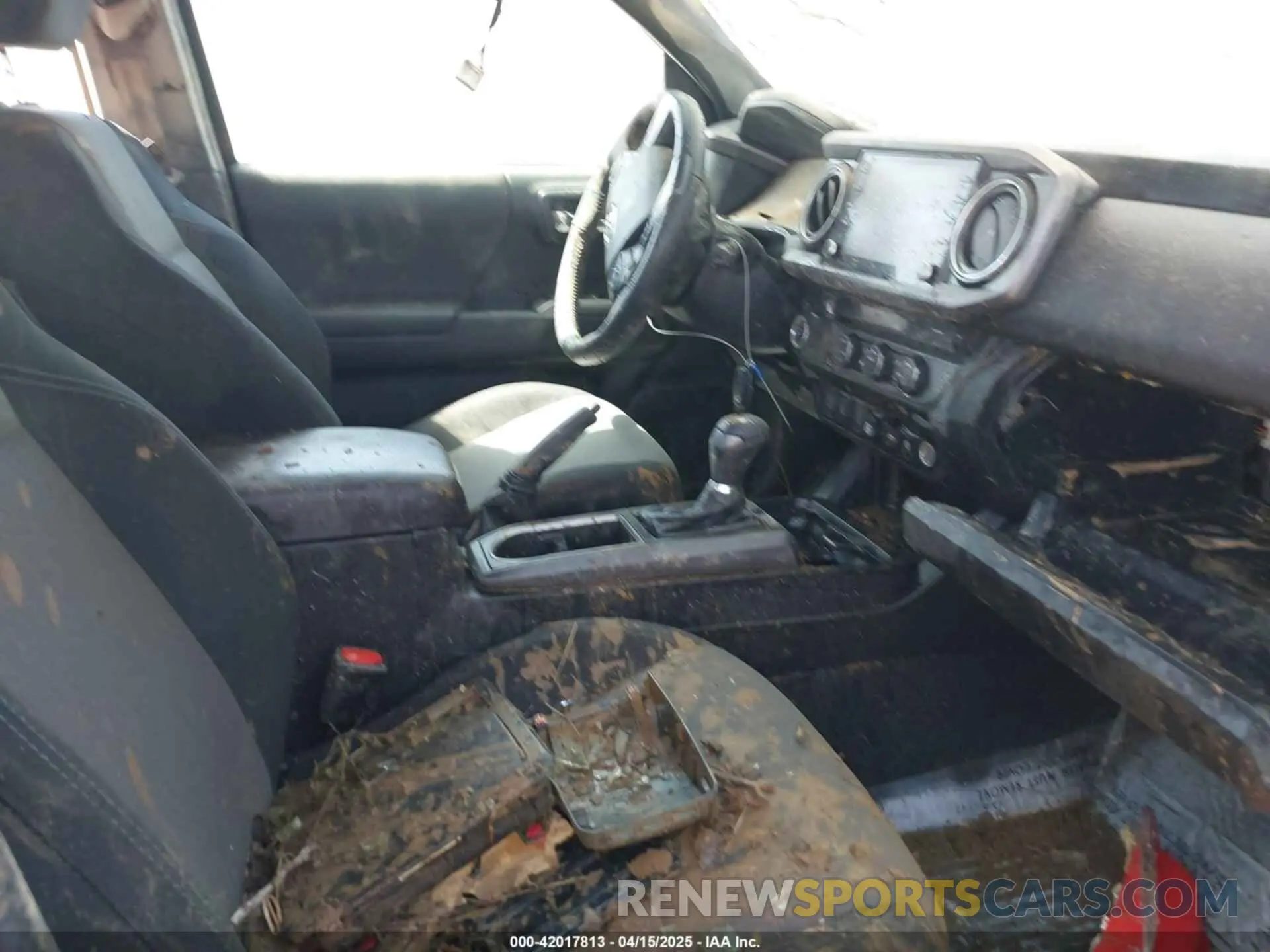 5 fotografías del automóvil dañado 3TMAZ5CN1MM159501 TOYOTA TACOMA 2021