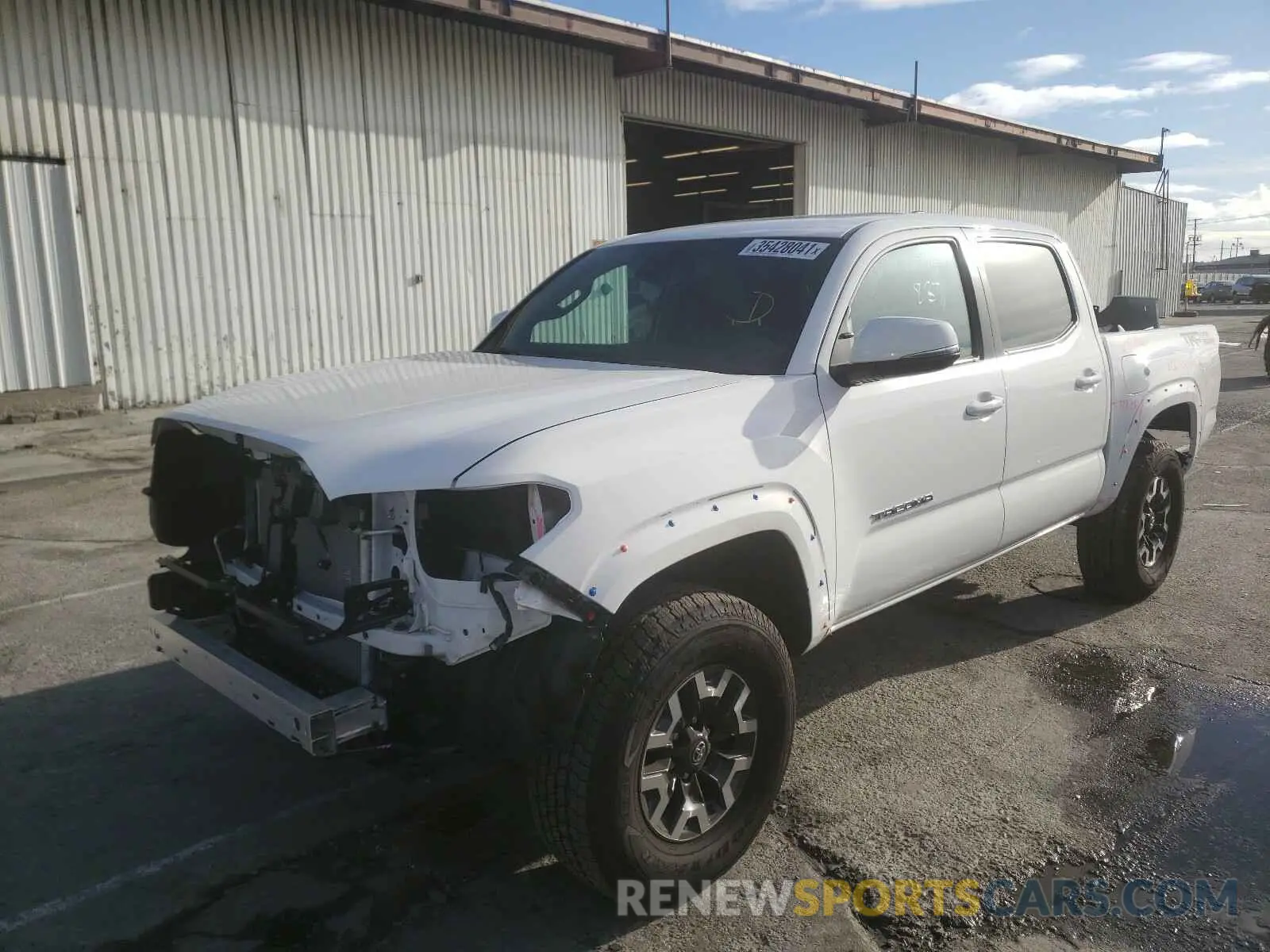 2 fotografías del automóvil dañado 3TMAZ5CN2MM141203 TOYOTA TACOMA 2021