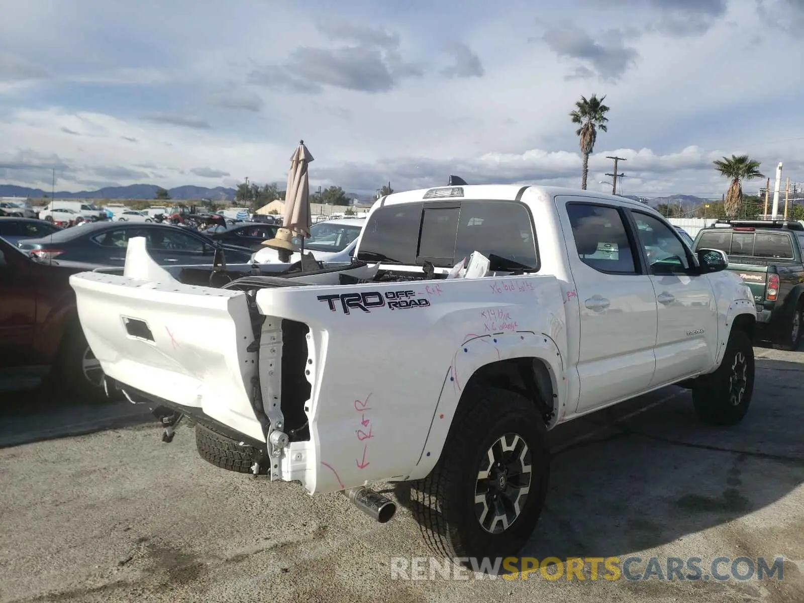 4 fotografías del automóvil dañado 3TMAZ5CN2MM141203 TOYOTA TACOMA 2021