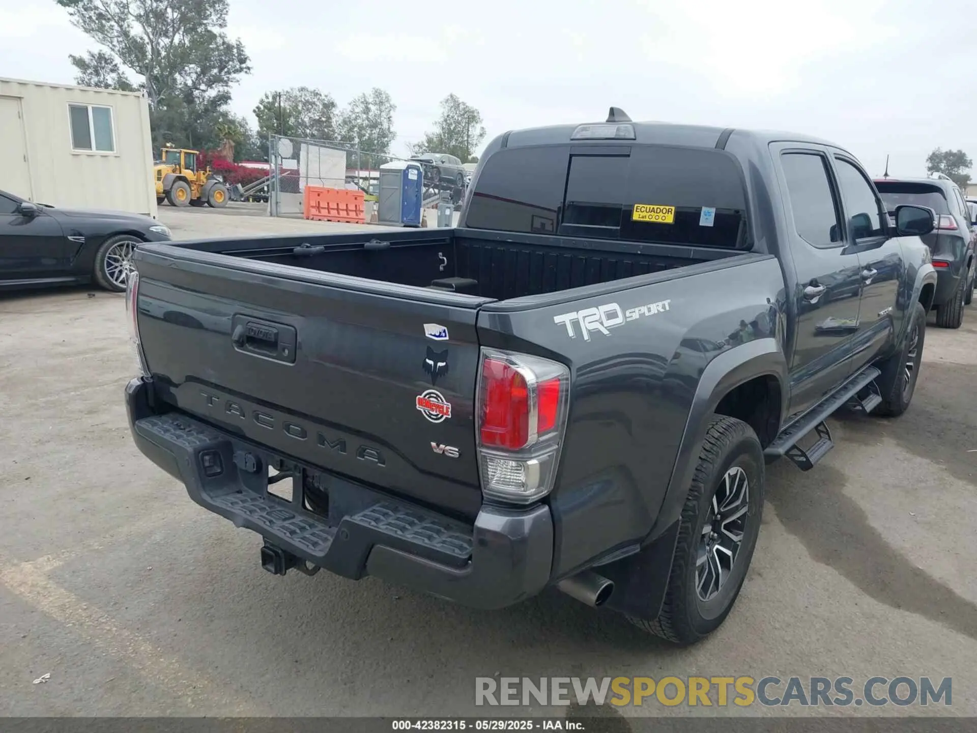 4 fotografías del automóvil dañado 3TMAZ5CN2MM142304 TOYOTA TACOMA 2021