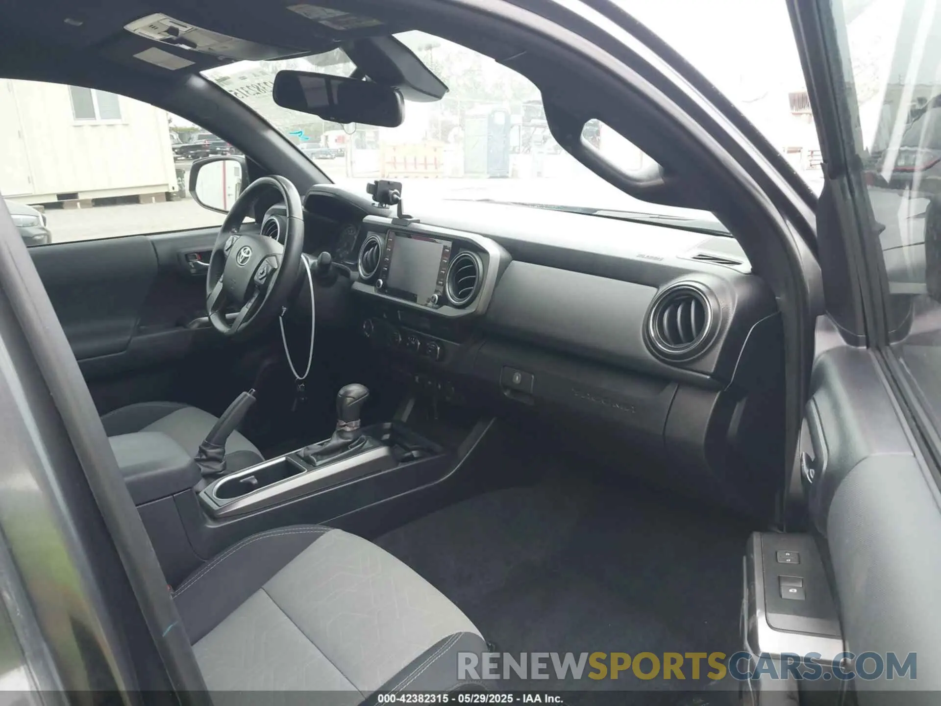 5 fotografías del automóvil dañado 3TMAZ5CN2MM142304 TOYOTA TACOMA 2021