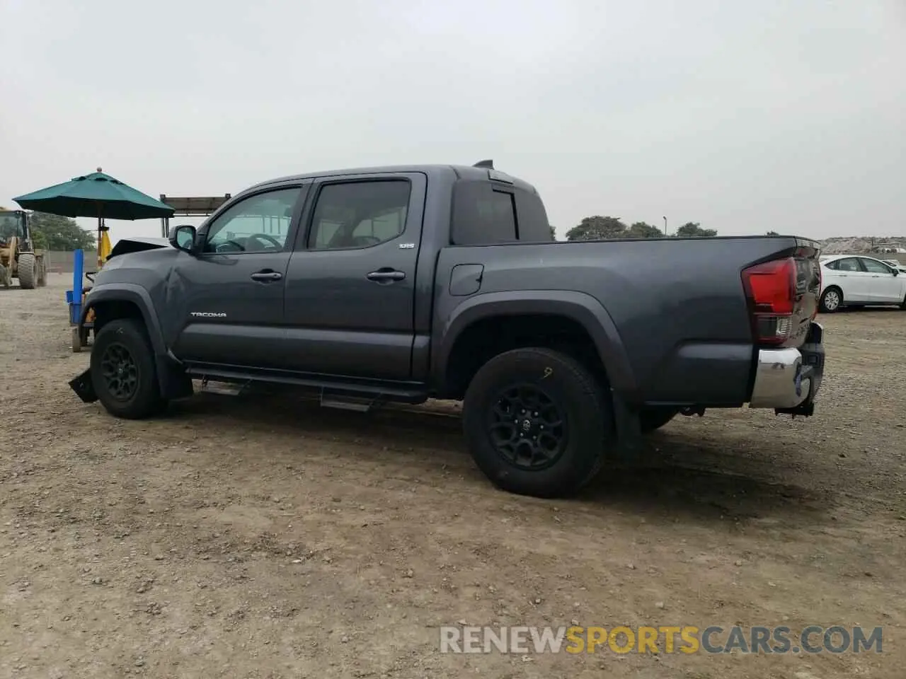 2 fotografías del automóvil dañado 3TMAZ5CN3MM141971 TOYOTA TACOMA 2021