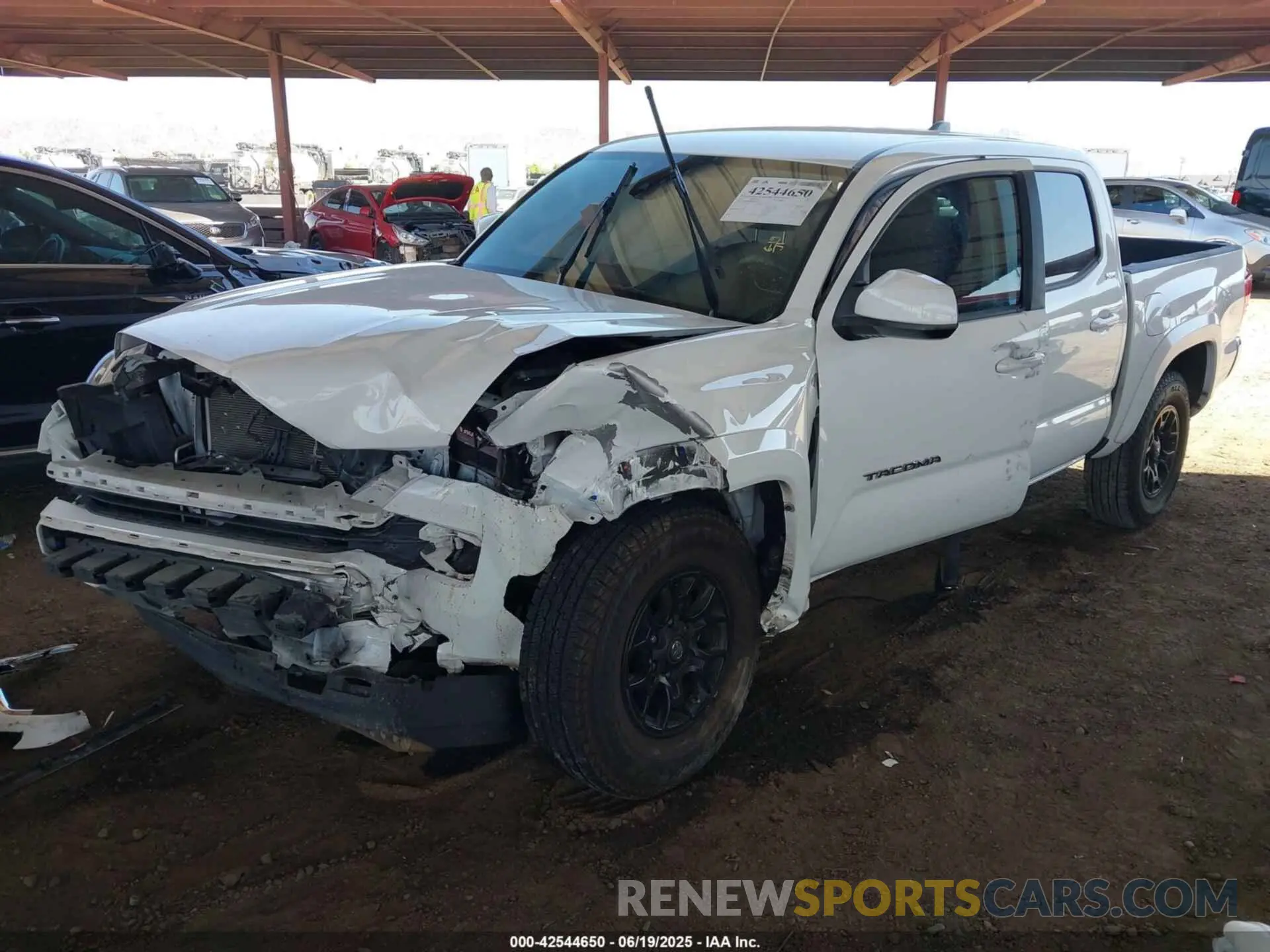 2 fotografías del automóvil dañado 3TMAZ5CN4MM144667 TOYOTA TACOMA 2021