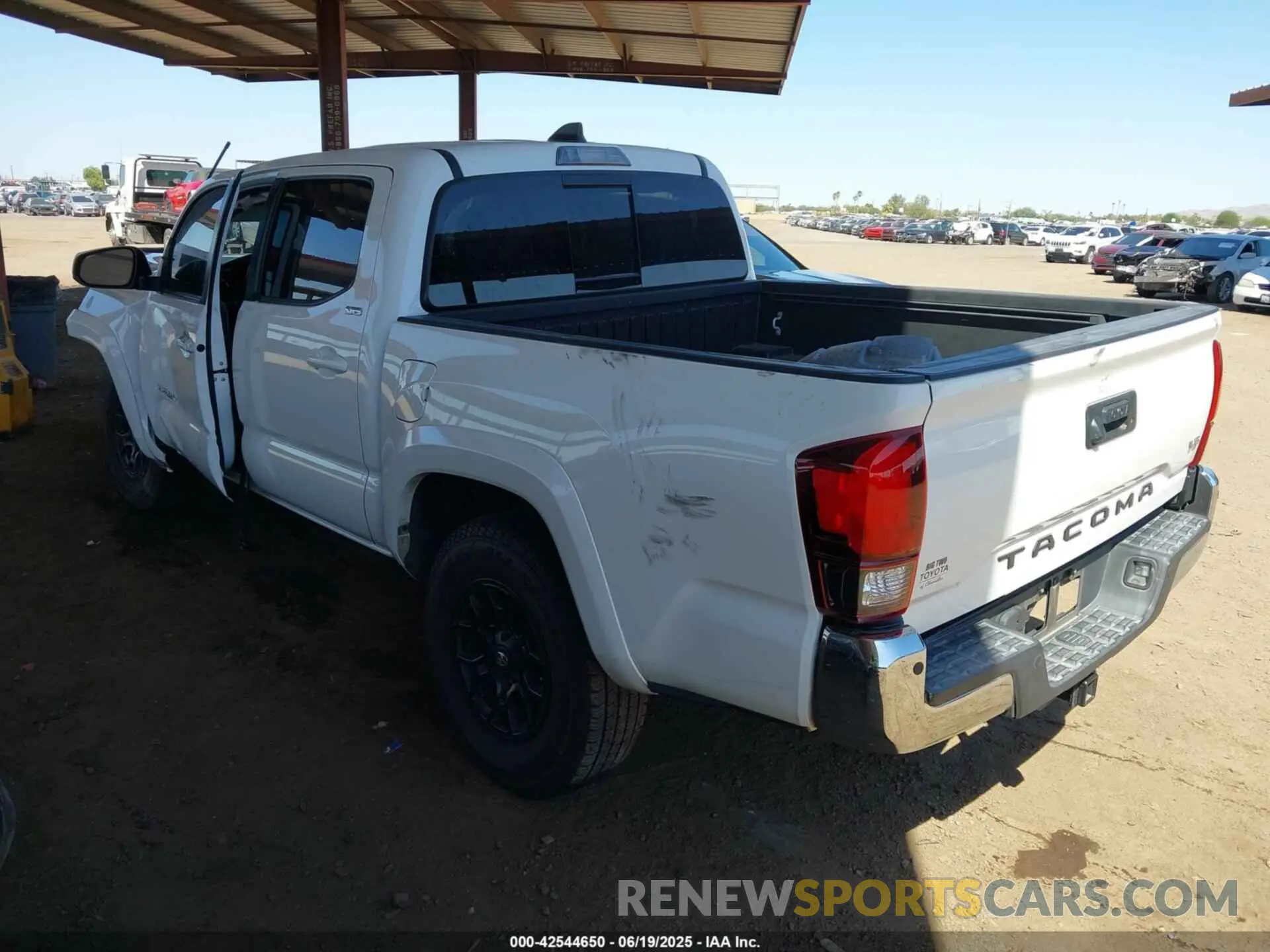 3 fotografías del automóvil dañado 3TMAZ5CN4MM144667 TOYOTA TACOMA 2021