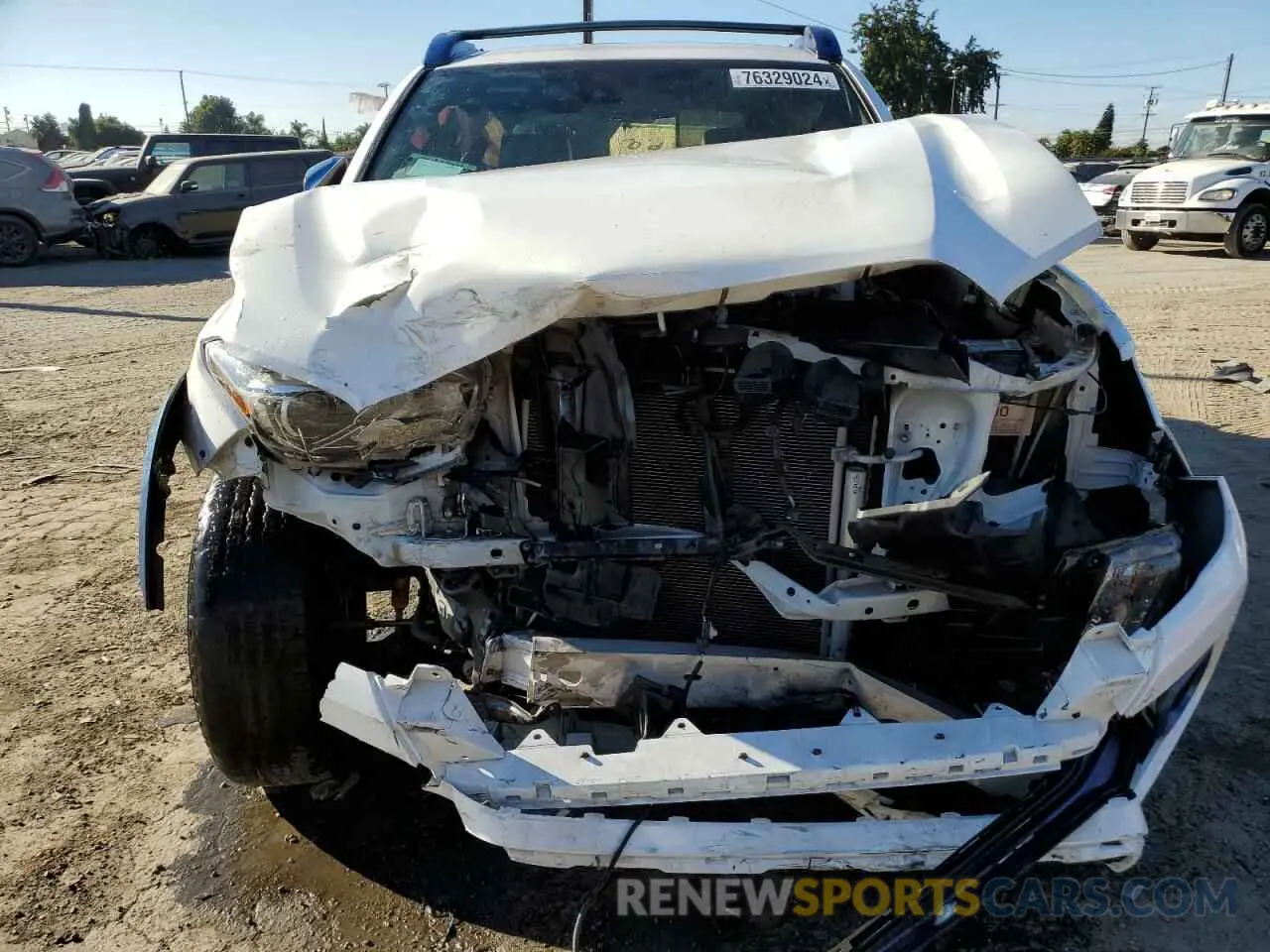 5 fotografías del automóvil dañado 3TMAZ5CN4MM155605 TOYOTA TACOMA 2021