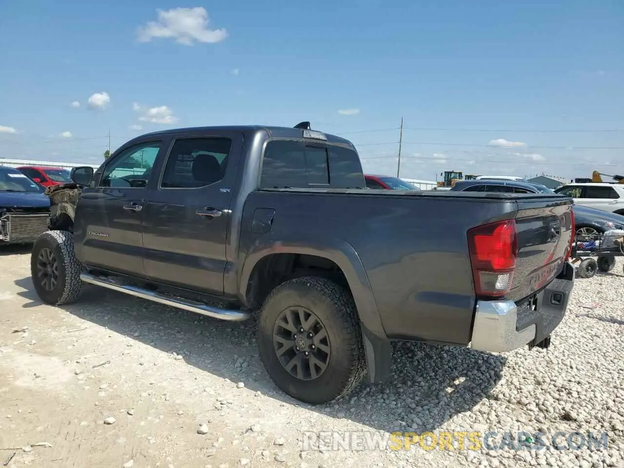 2 fotografías del automóvil dañado 3TMAZ5CN5MM143530 TOYOTA TACOMA 2021