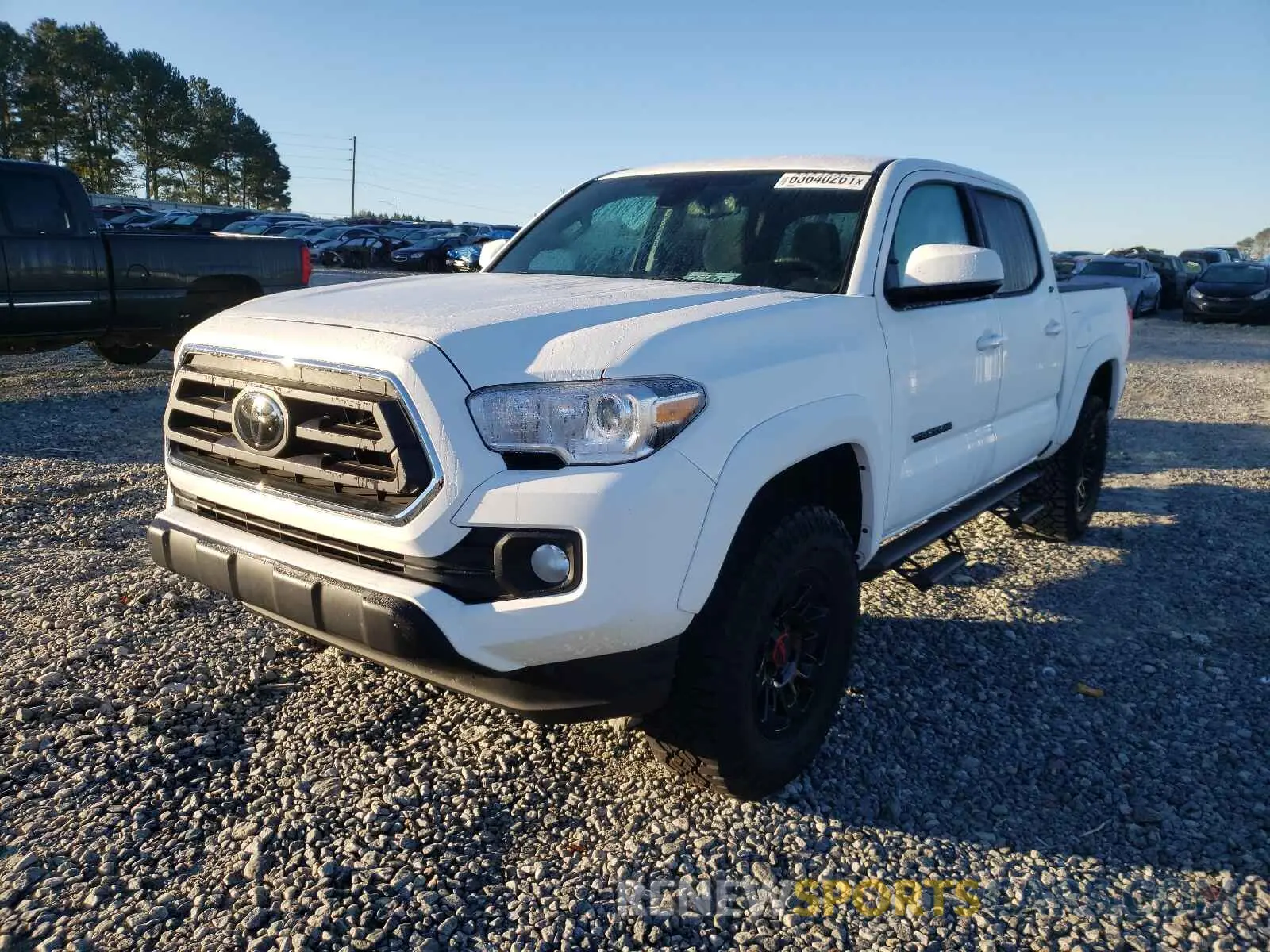 2 fotografías del automóvil dañado 3TMAZ5CN5MM147271 TOYOTA TACOMA 2021