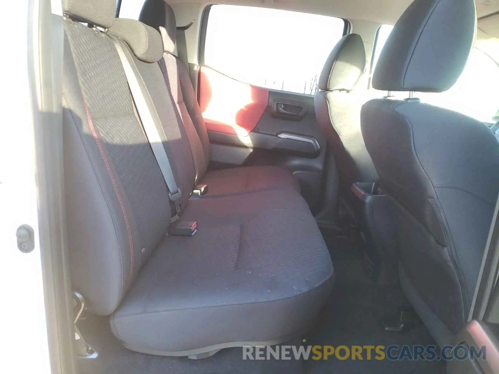 6 fotografías del automóvil dañado 3TMAZ5CN5MM147271 TOYOTA TACOMA 2021