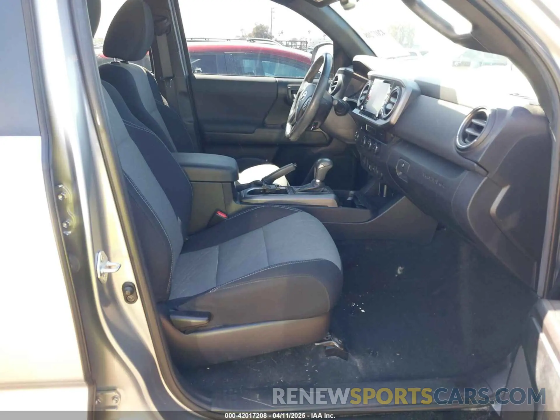 5 fotografías del automóvil dañado 3TMAZ5CN5MM156116 TOYOTA TACOMA 2021