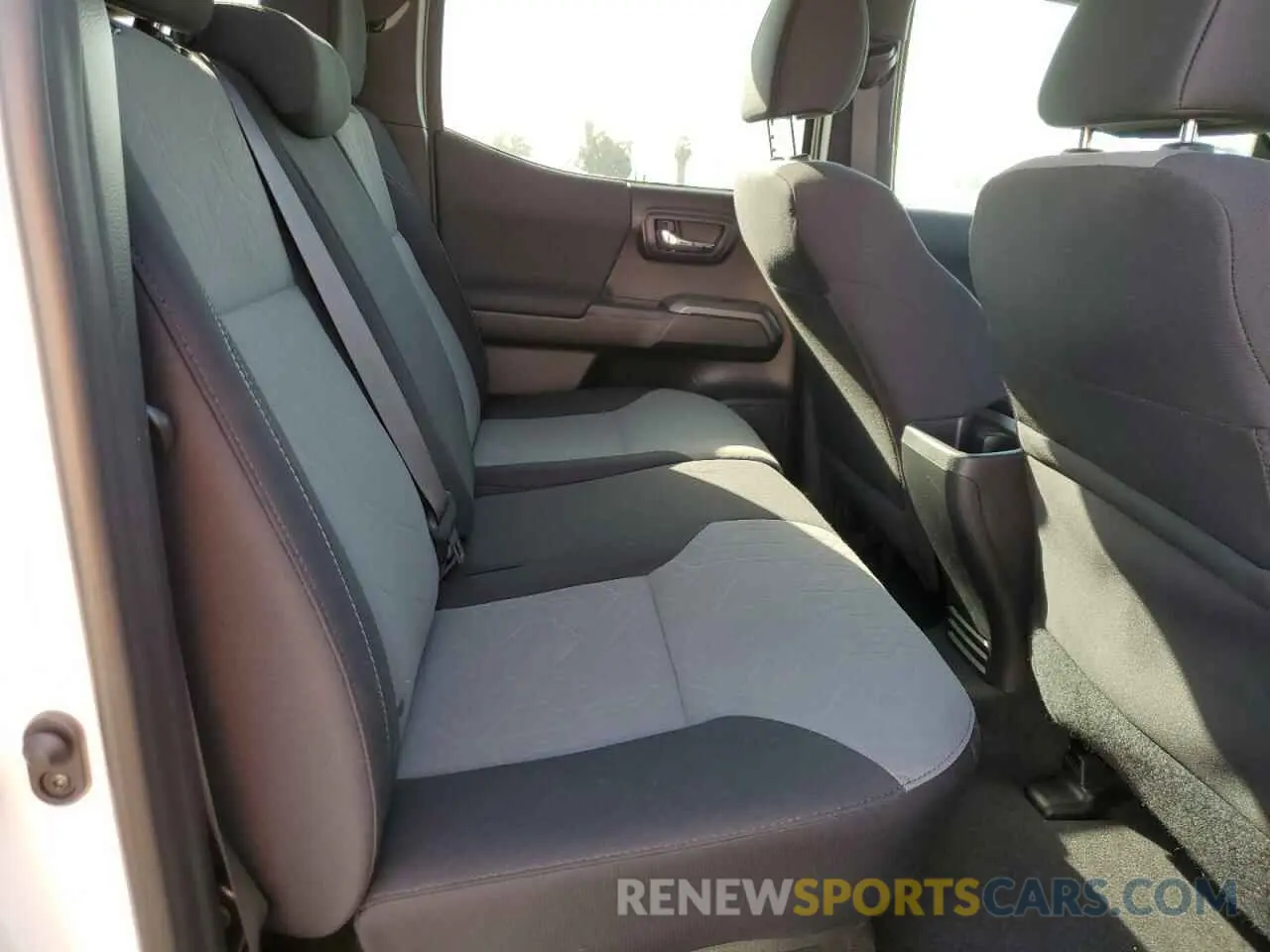 6 fotografías del automóvil dañado 3TMAZ5CN6MM140880 TOYOTA TACOMA 2021
