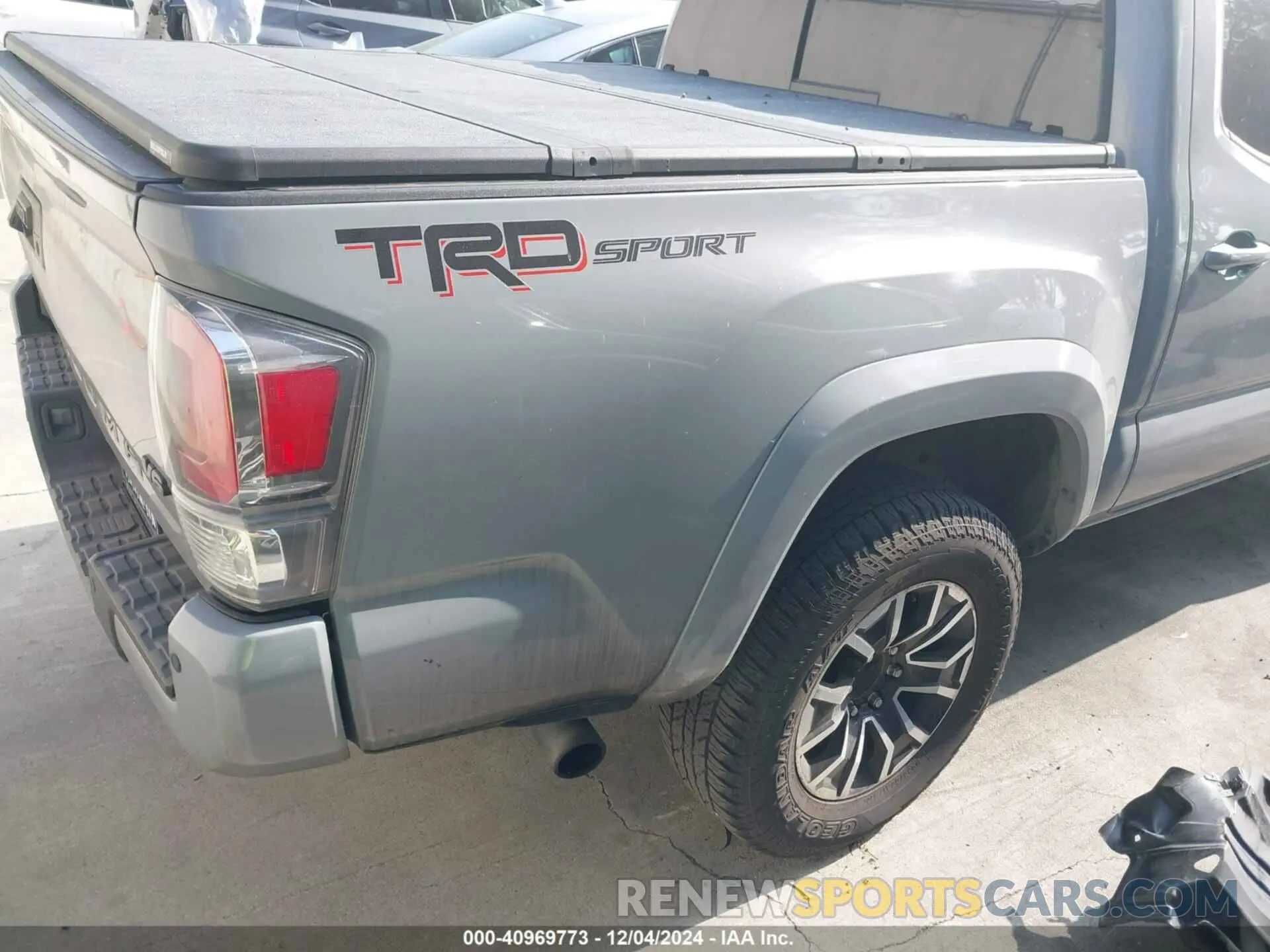 4 fotografías del automóvil dañado 3TMAZ5CN6MM146937 TOYOTA TACOMA 2021