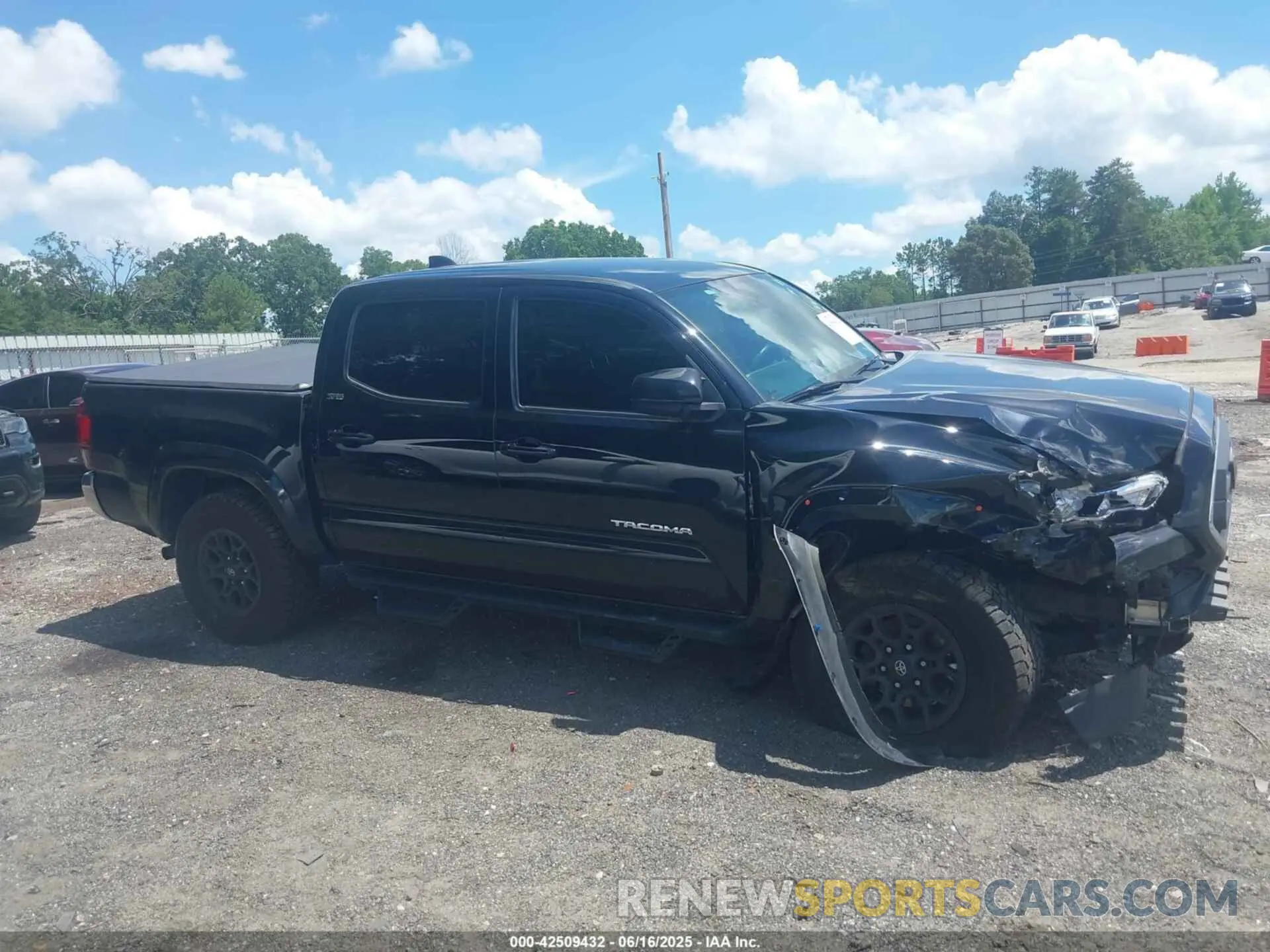 13 fotografías del automóvil dañado 3TMAZ5CN7MM156666 TOYOTA TACOMA 2021