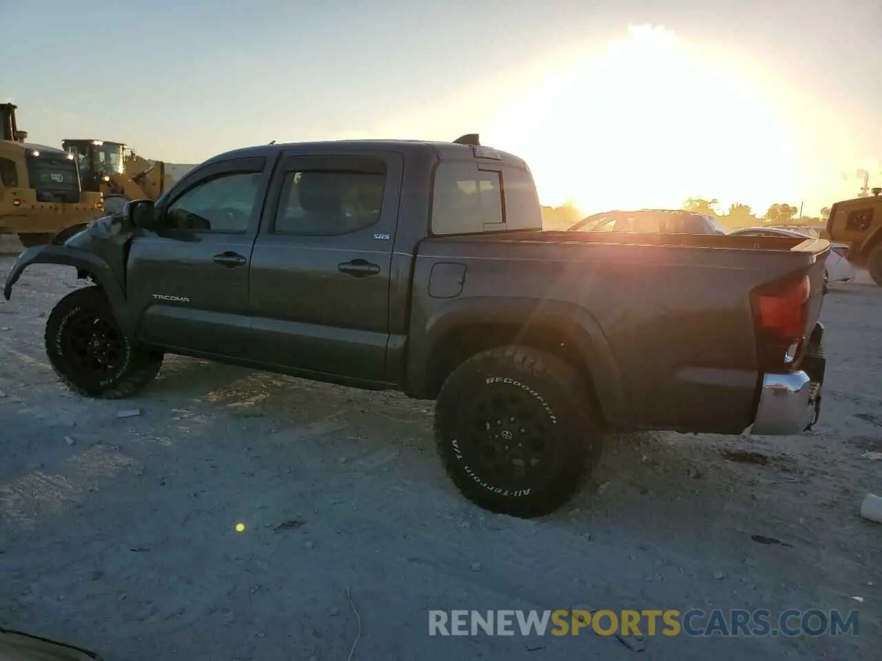 2 fotografías del automóvil dañado 3TMAZ5CN7MM158482 TOYOTA TACOMA 2021