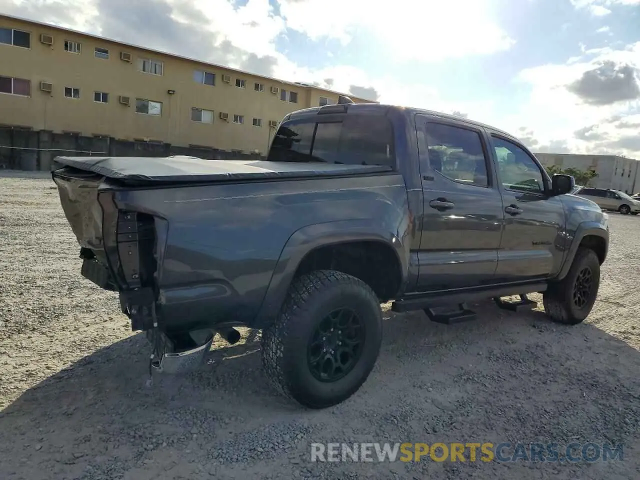 3 fotografías del automóvil dañado 3TMAZ5CN7MM159969 TOYOTA TACOMA 2021