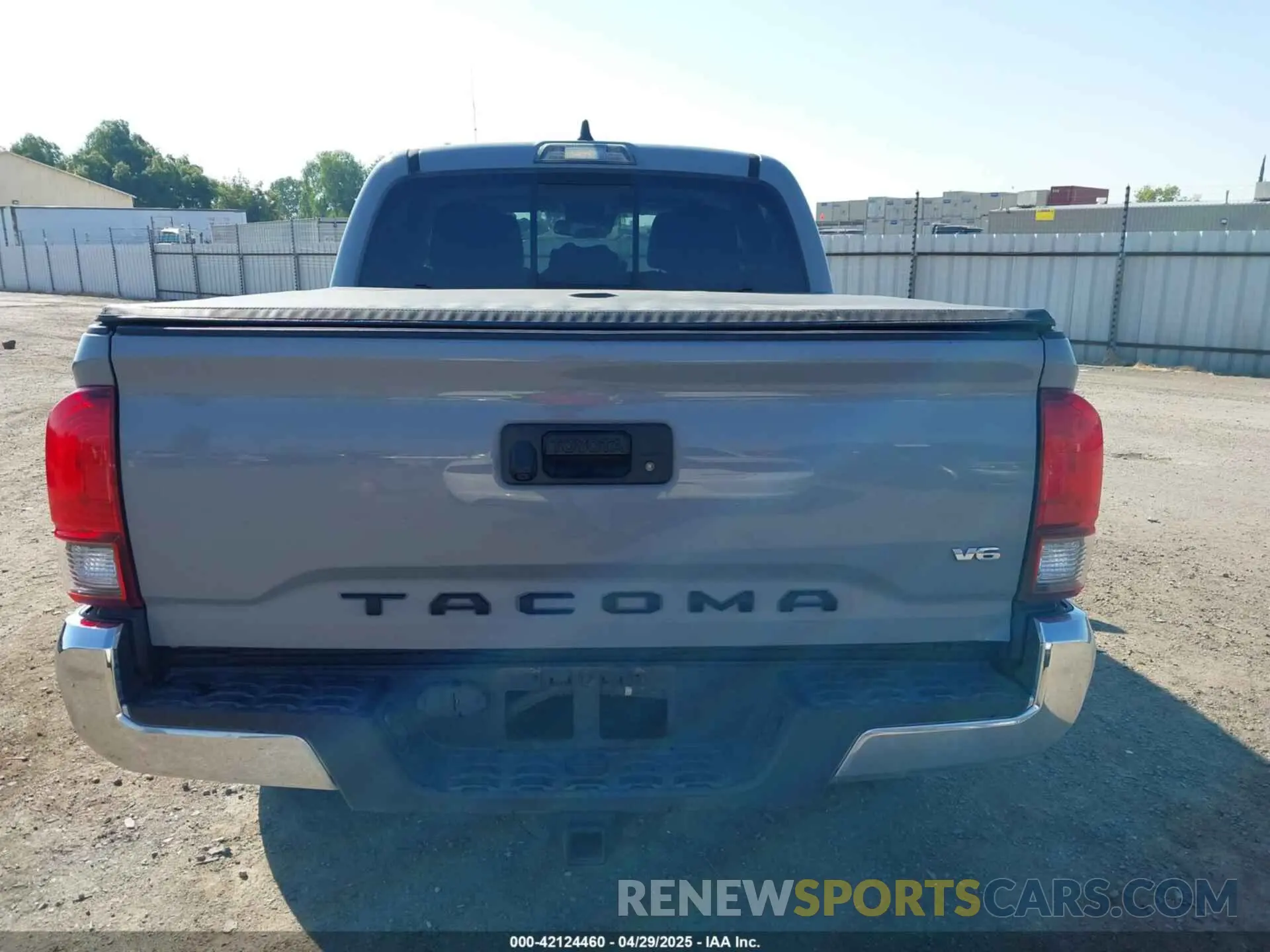 16 fotografías del automóvil dañado 3TMAZ5CN8MM143036 TOYOTA TACOMA 2021