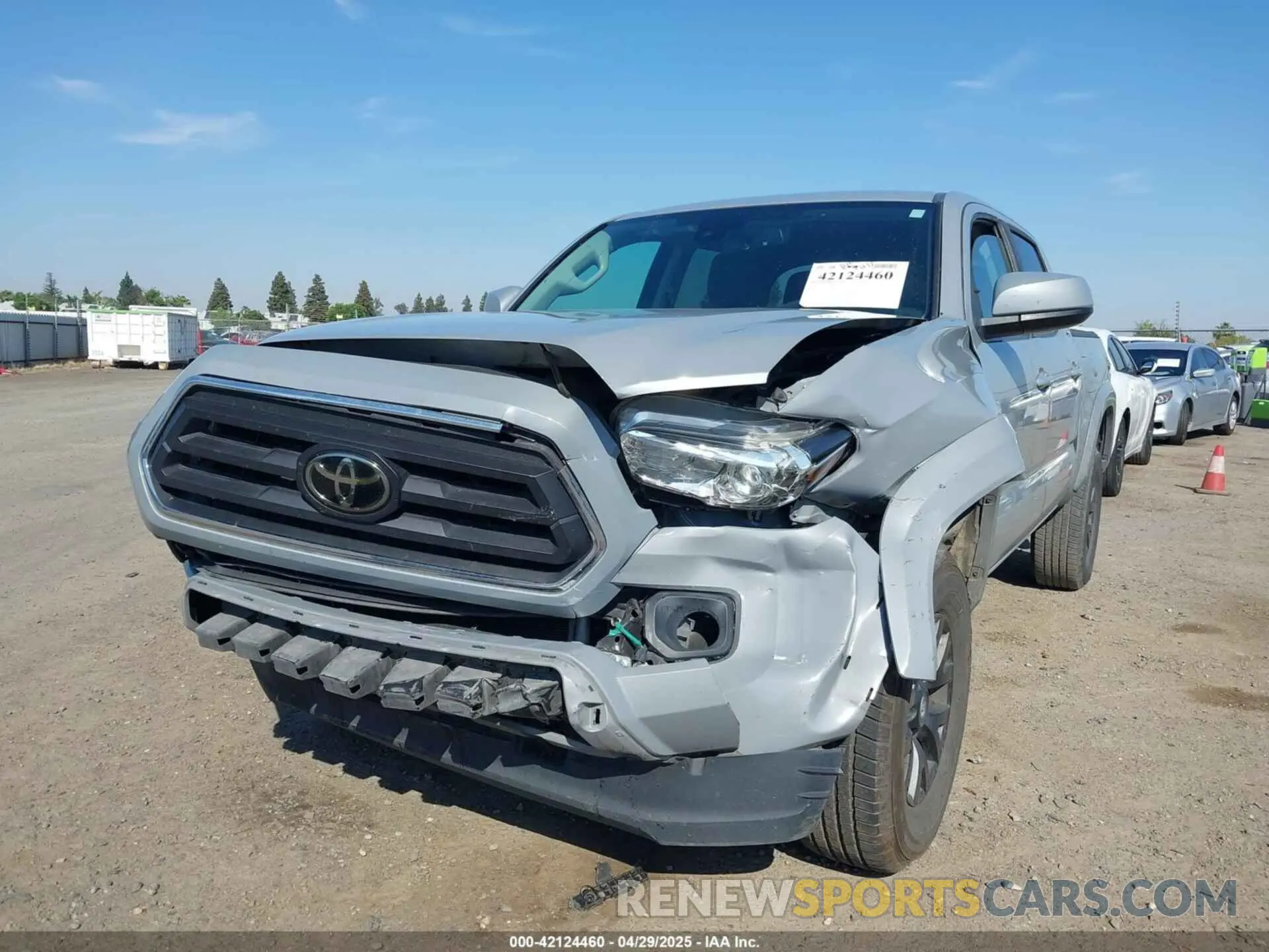 2 fotografías del automóvil dañado 3TMAZ5CN8MM143036 TOYOTA TACOMA 2021