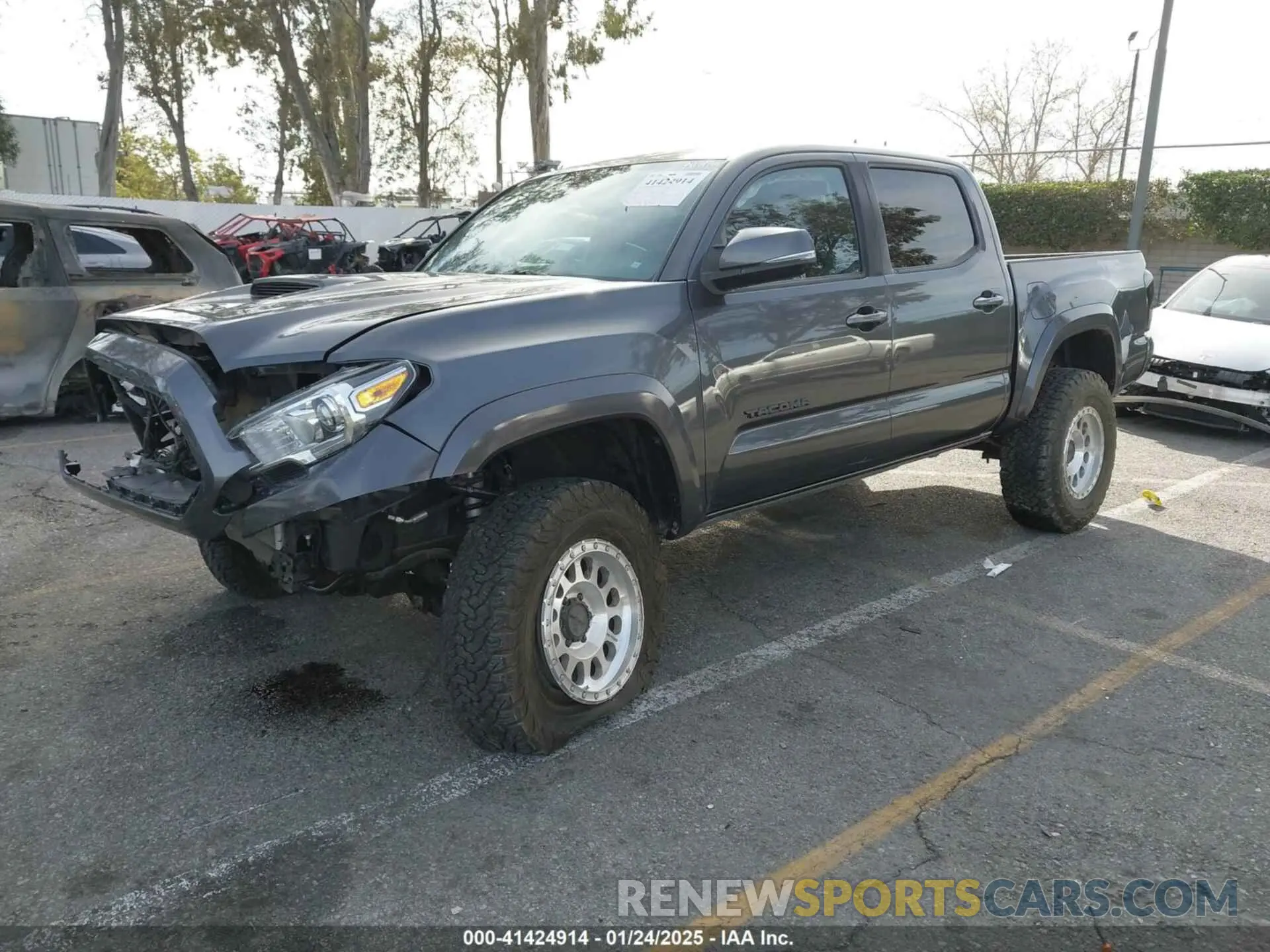 2 fotografías del automóvil dañado 3TMAZ5CN8MM152559 TOYOTA TACOMA 2021