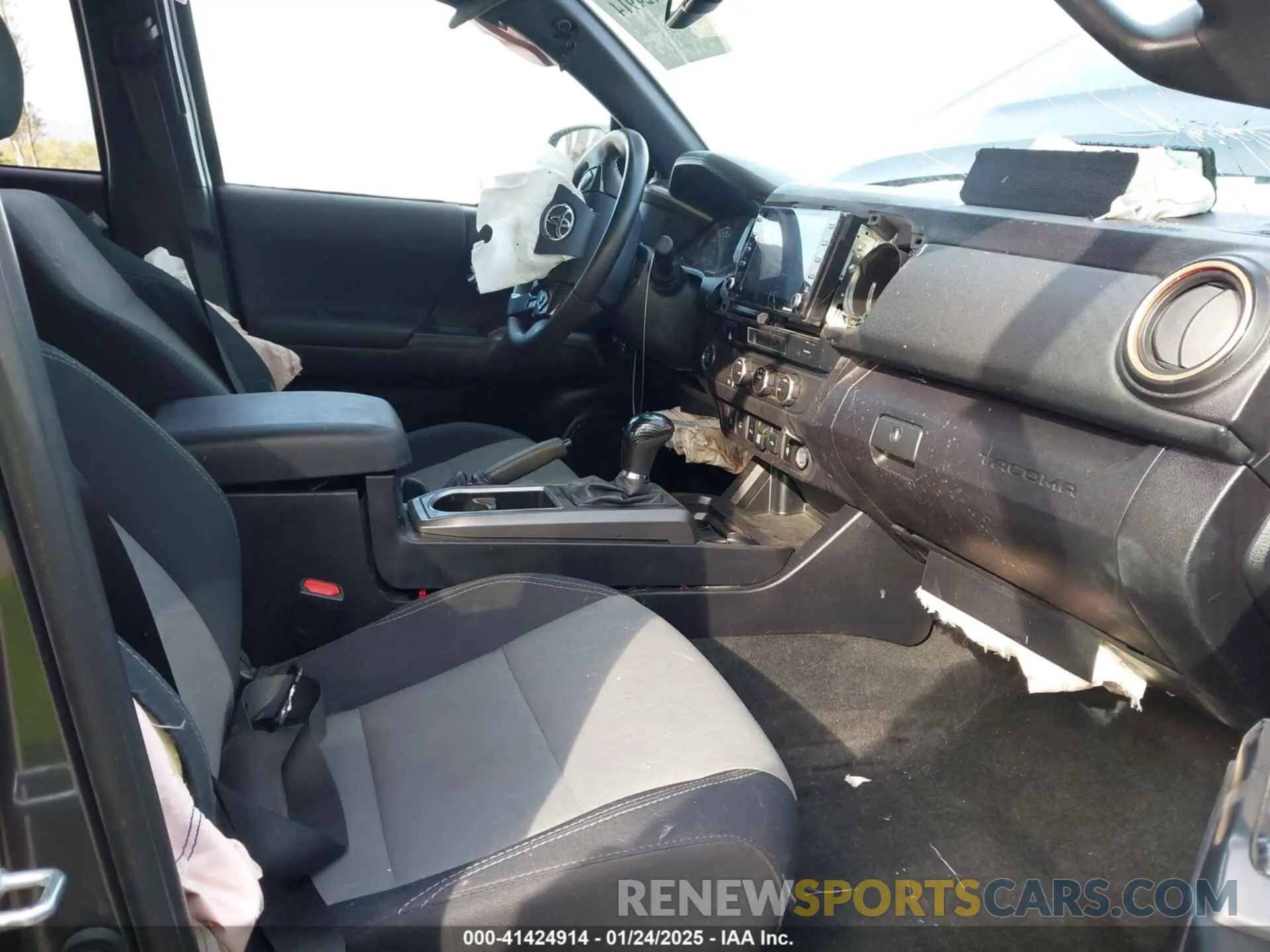 5 fotografías del automóvil dañado 3TMAZ5CN8MM152559 TOYOTA TACOMA 2021