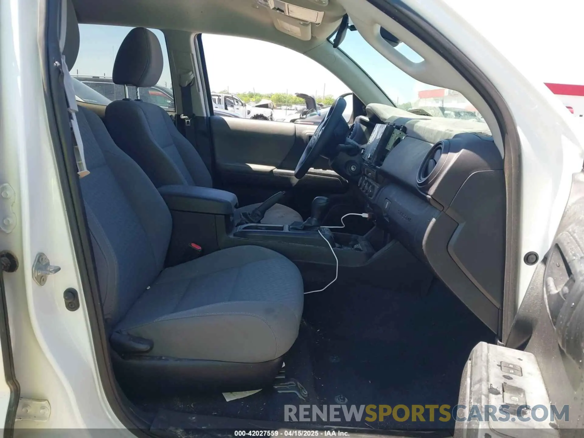 5 fotografías del automóvil dañado 3TMCZ5AN1MM406639 TOYOTA TACOMA 2021