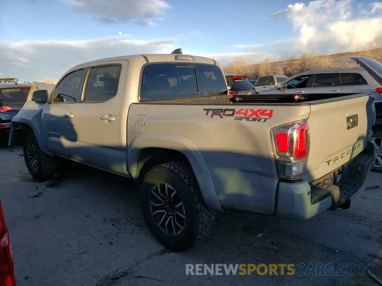 2 fotografías del automóvil dañado 3TMCZ5AN2MM411350 TOYOTA TACOMA 2021