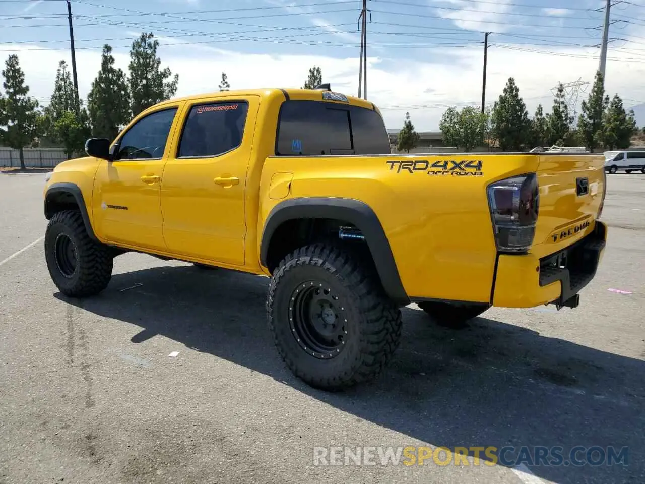 2 fotografías del automóvil dañado 3TMCZ5AN2MM413728 TOYOTA TACOMA 2021