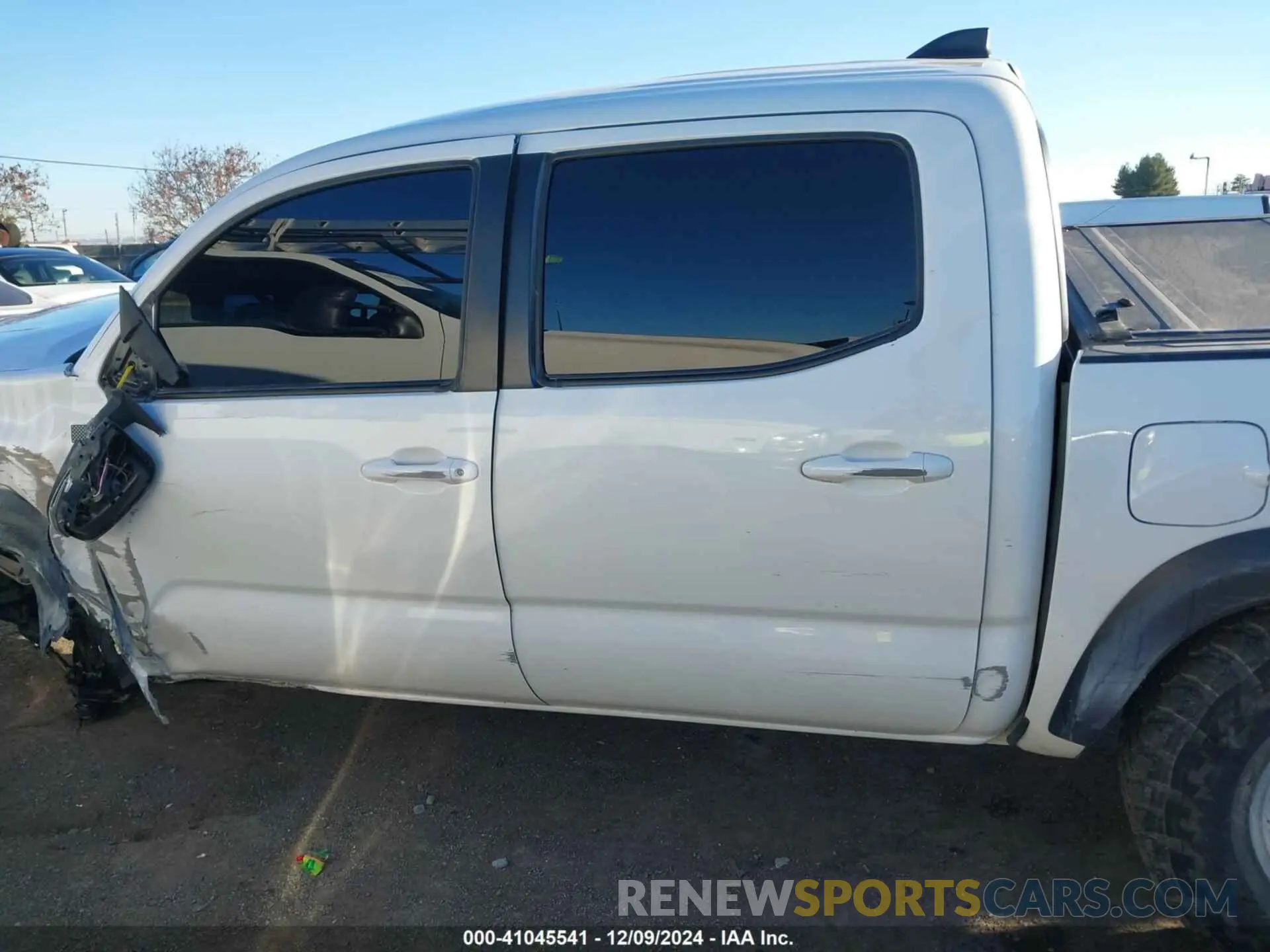 14 fotografías del automóvil dañado 3TMCZ5AN4MM441840 TOYOTA TACOMA 2021
