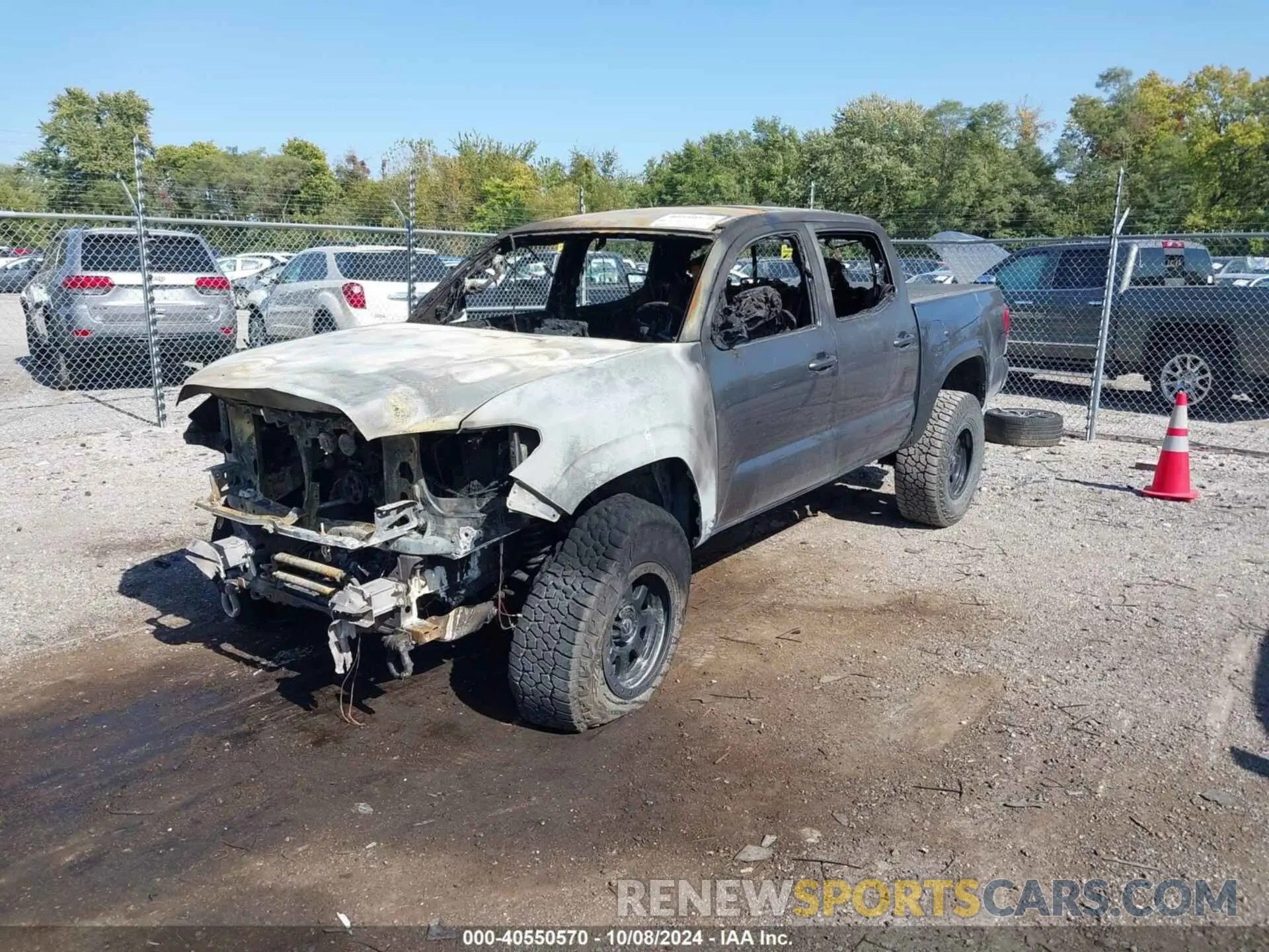 2 fotografías del automóvil dañado 3TMCZ5AN5MM398805 TOYOTA TACOMA 2021