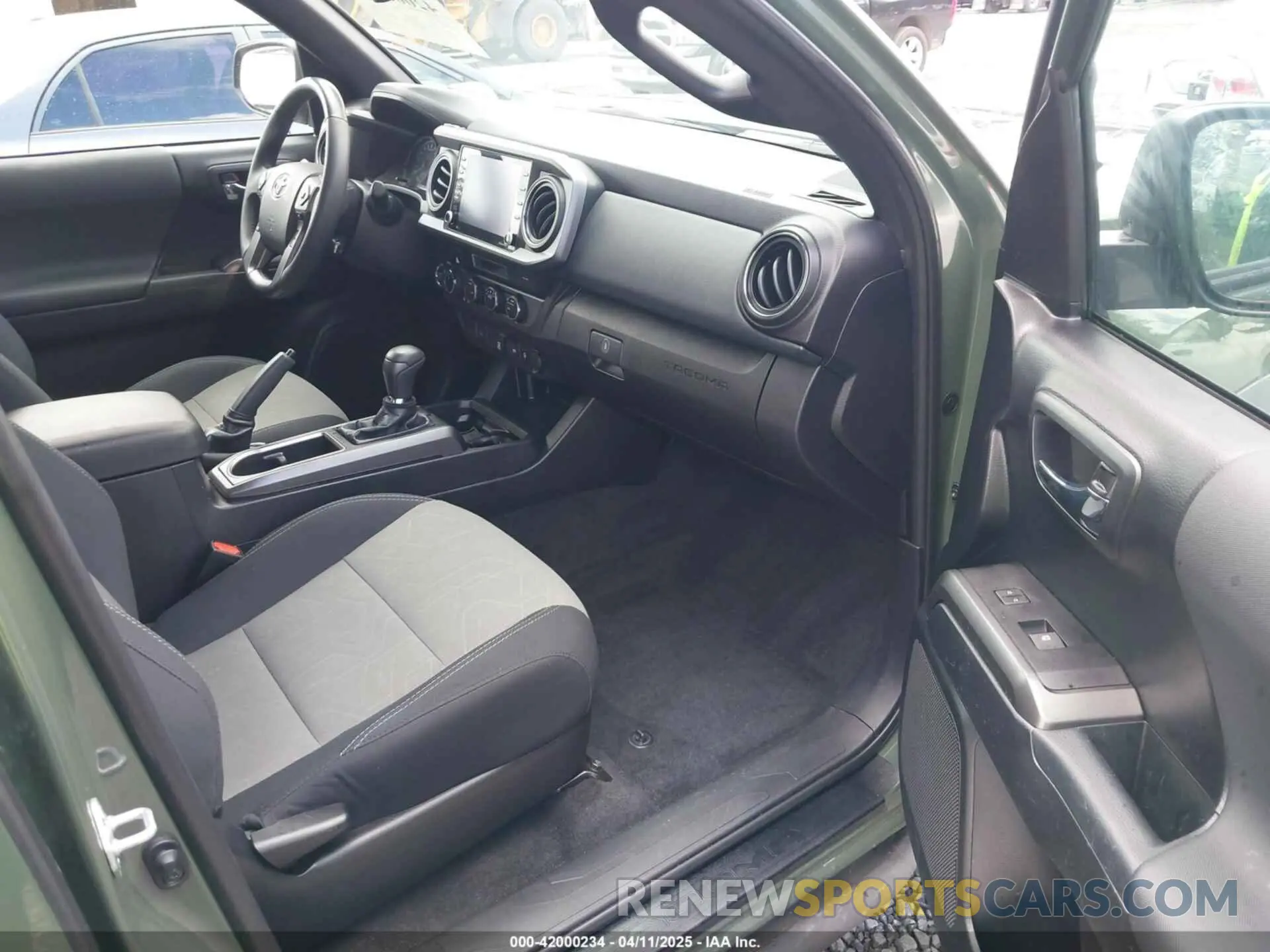 5 fotografías del automóvil dañado 3TMCZ5AN5MM437358 TOYOTA TACOMA 2021