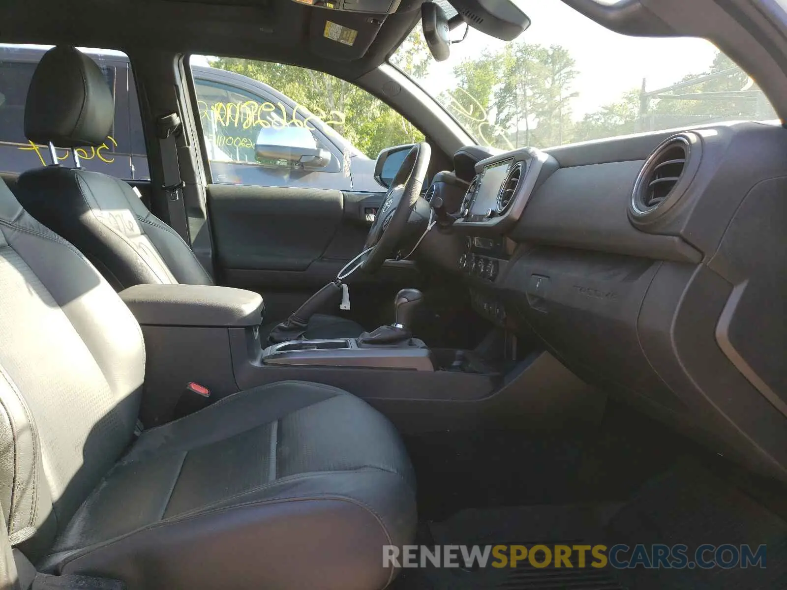 5 fotografías del automóvil dañado 3TMCZ5AN6MM379759 TOYOTA TACOMA 2021