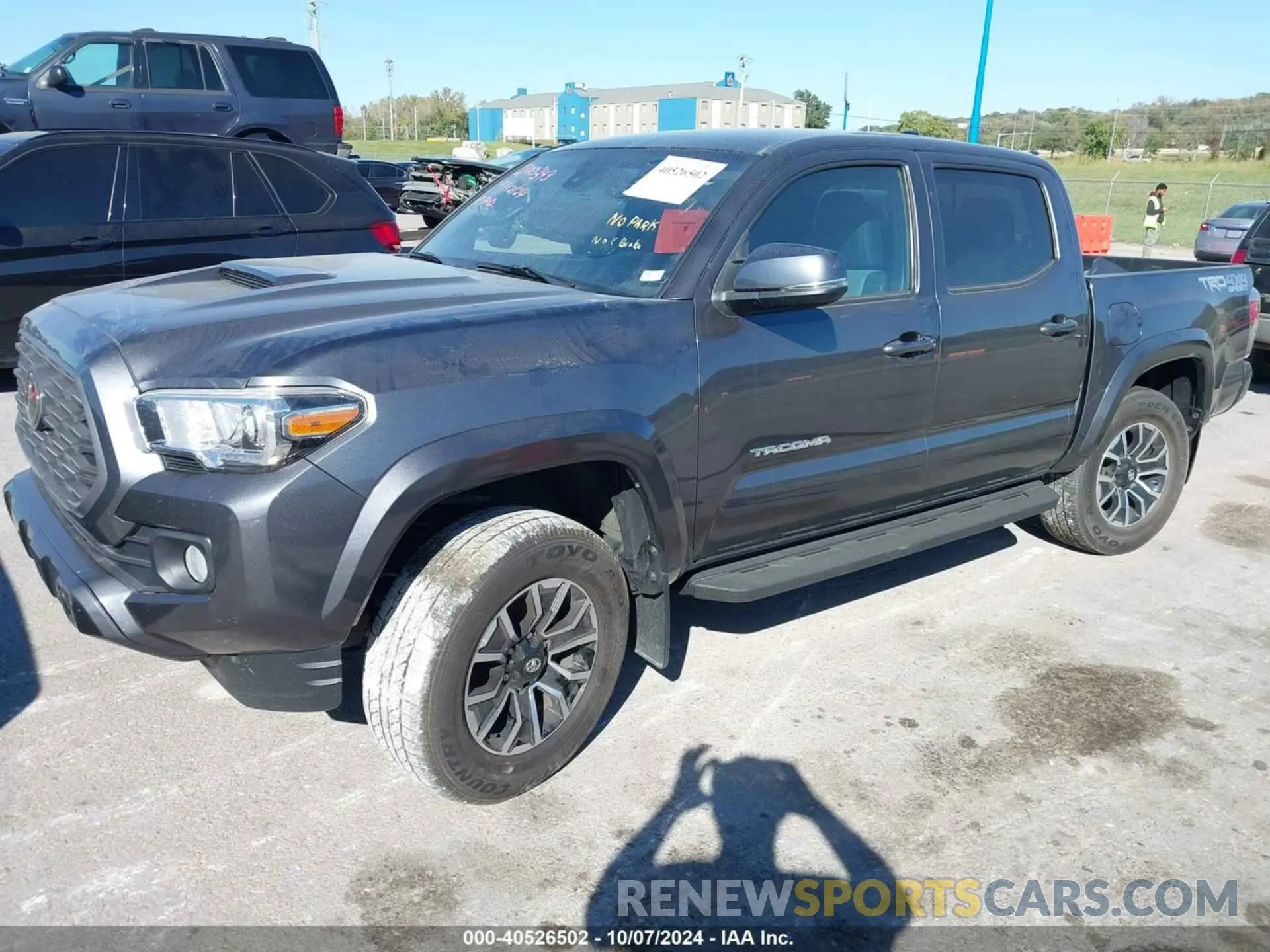 2 fotografías del automóvil dañado 3TMCZ5AN6MM392933 TOYOTA TACOMA 2021