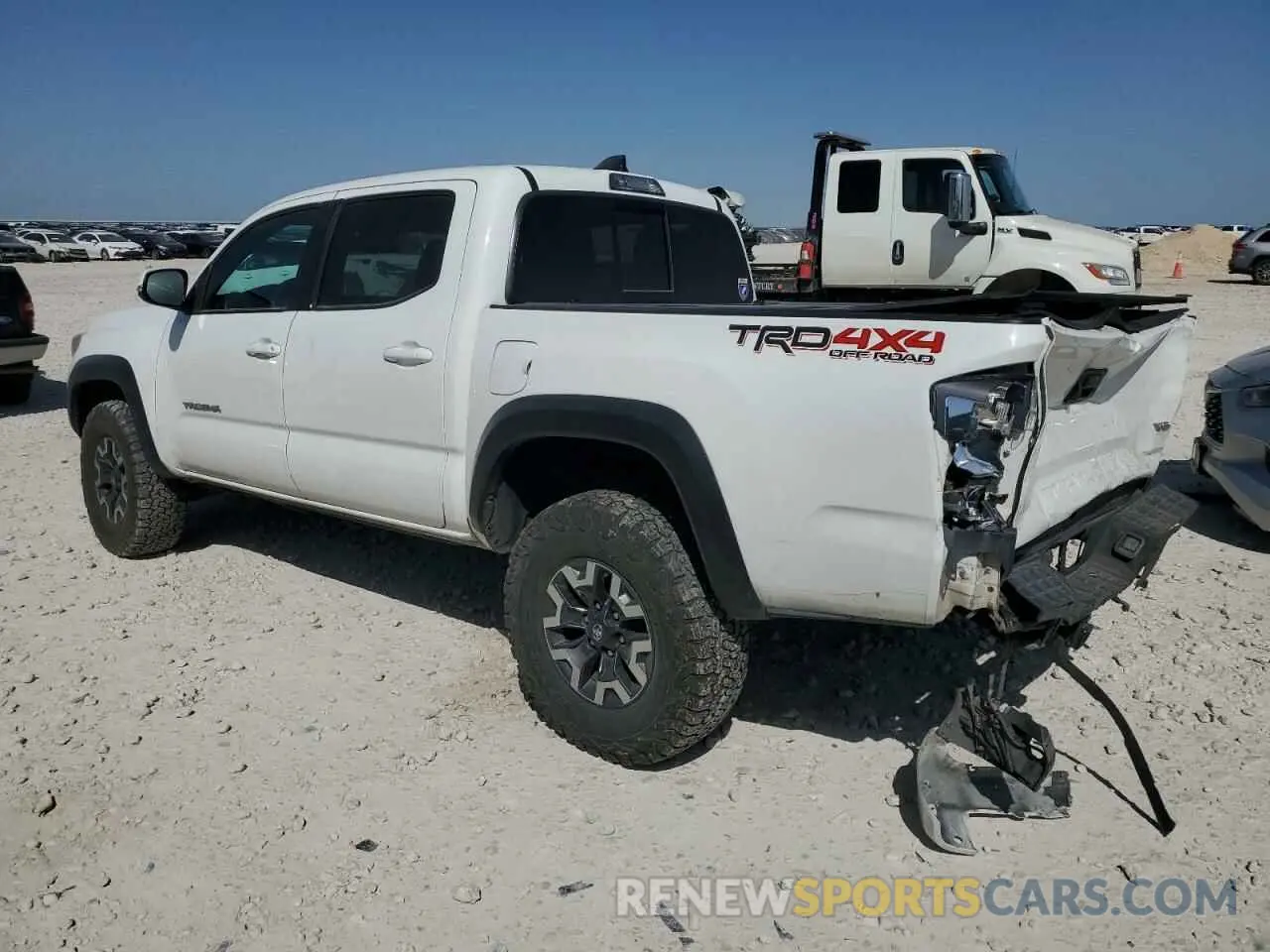 2 fotografías del automóvil dañado 3TMCZ5AN8MM387166 TOYOTA TACOMA 2021