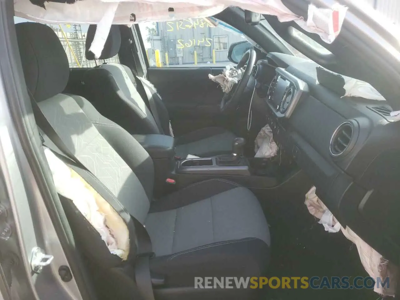 5 fotografías del automóvil dañado 3TMCZ5AN8MM440187 TOYOTA TACOMA 2021