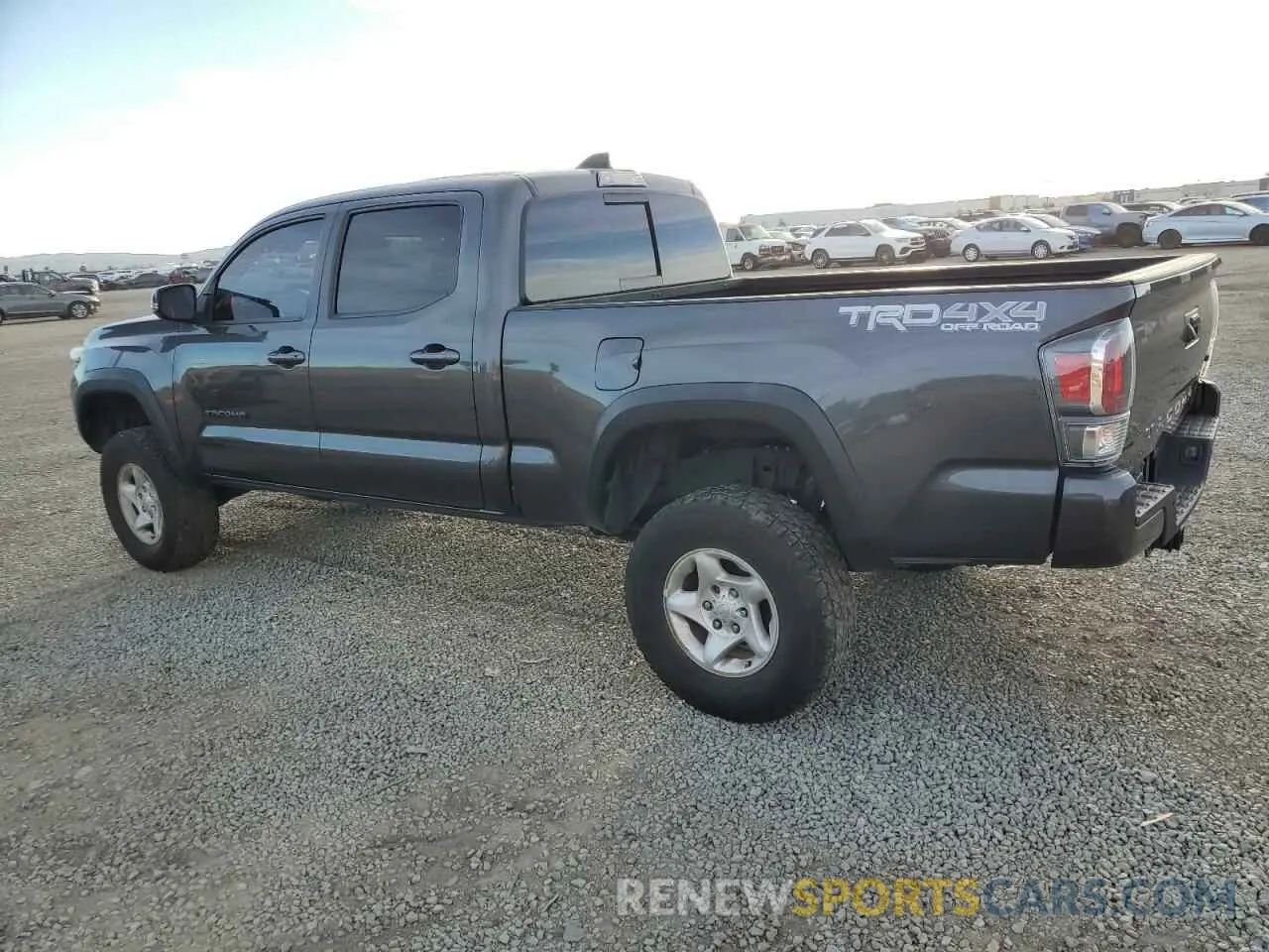 2 fotografías del automóvil dañado 3TMDZ5BN4MM098742 TOYOTA TACOMA 2021