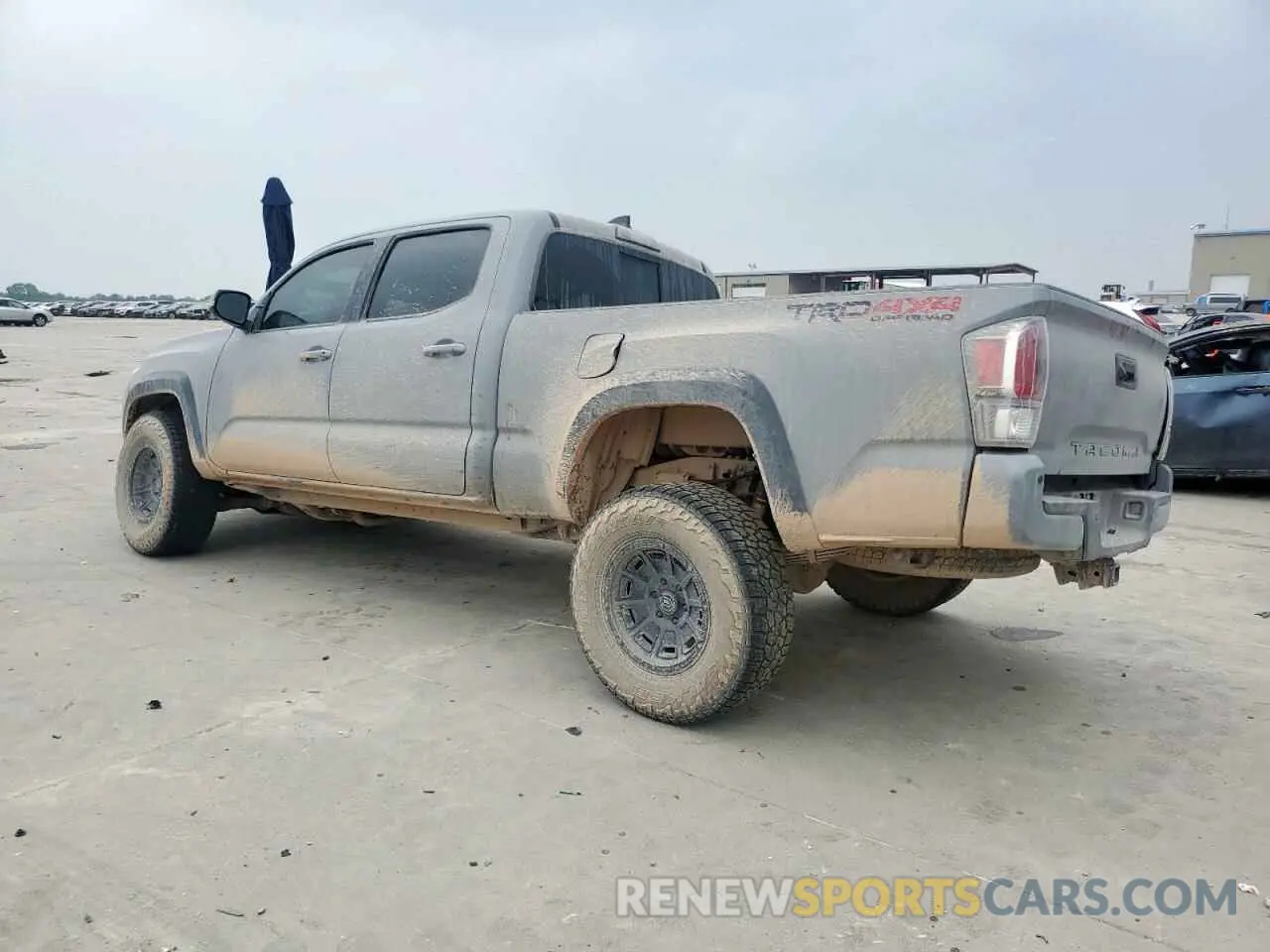 2 fotografías del automóvil dañado 3TMDZ5BN4MM105639 TOYOTA TACOMA 2021