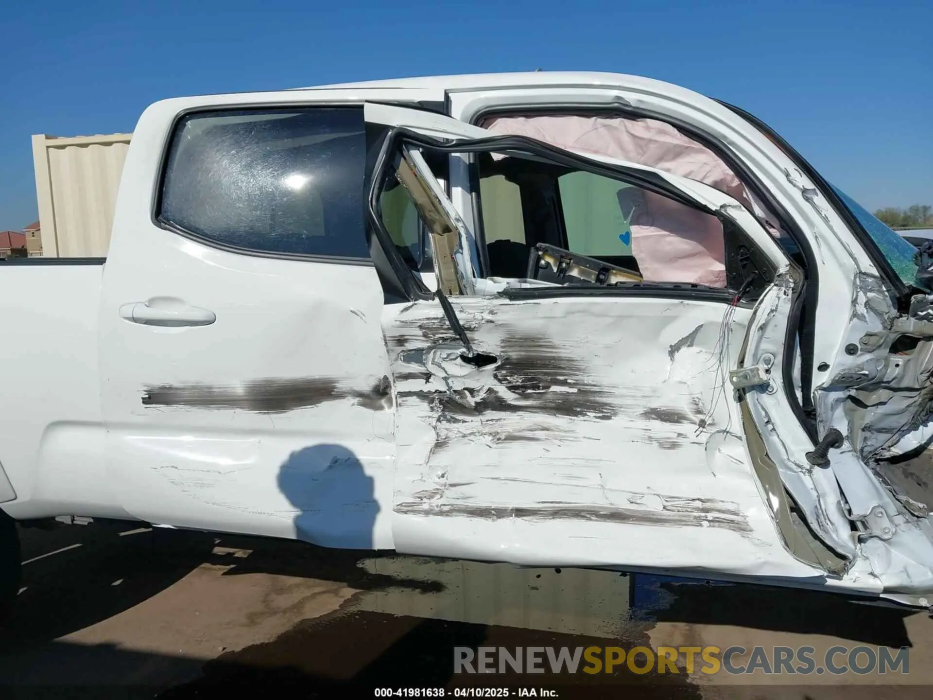 14 fotografías del automóvil dañado 3TMDZ5BN4MM111750 TOYOTA TACOMA 2021