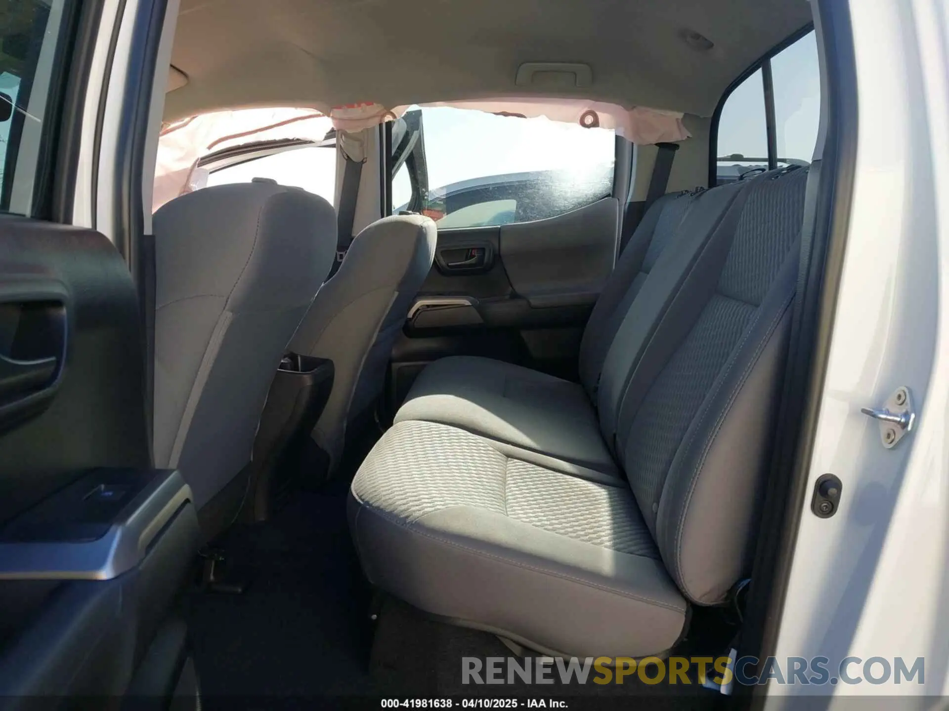 8 fotografías del automóvil dañado 3TMDZ5BN4MM111750 TOYOTA TACOMA 2021
