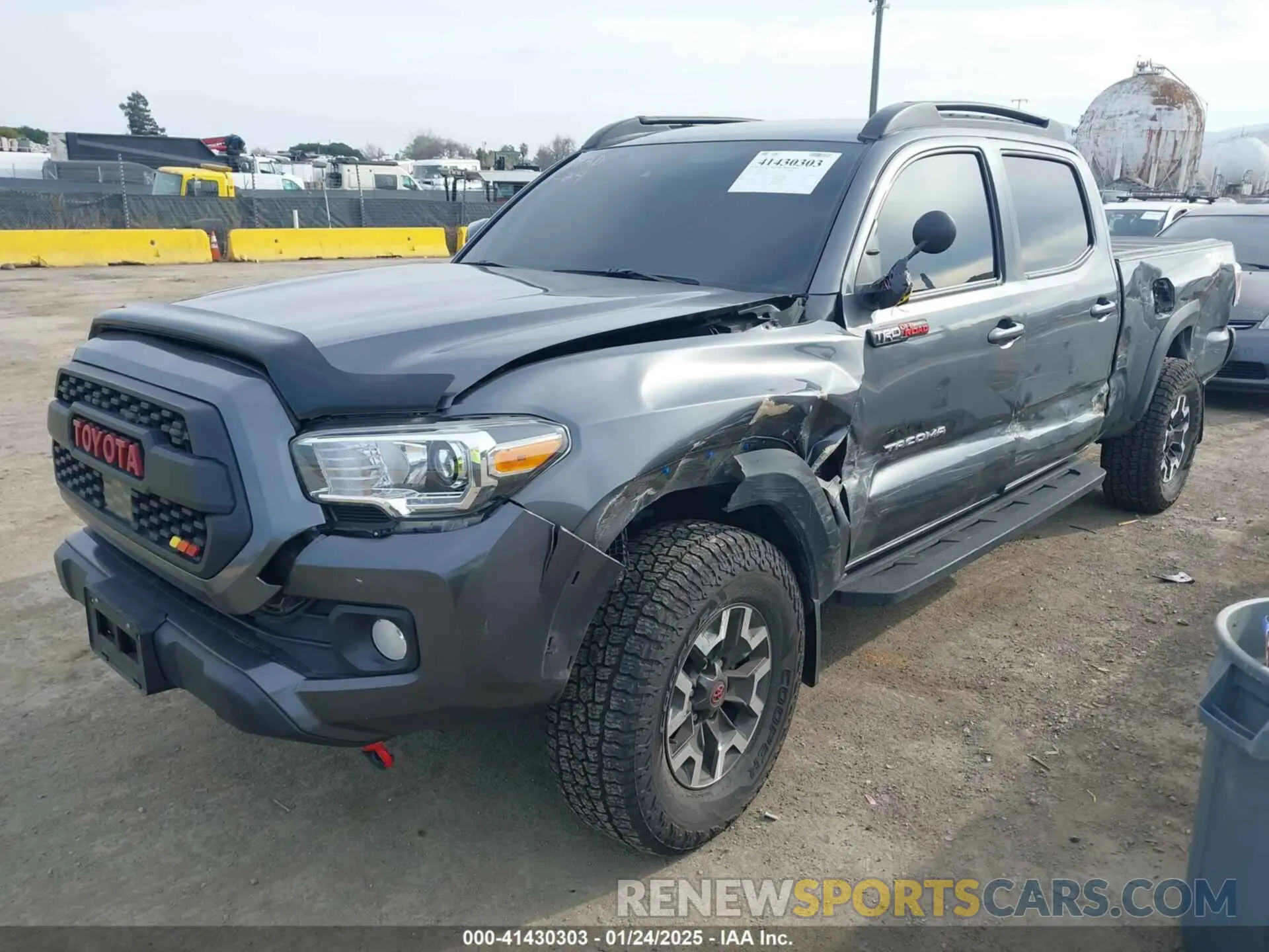 2 fotografías del automóvil dañado 3TMDZ5BN5MM110218 TOYOTA TACOMA 2021