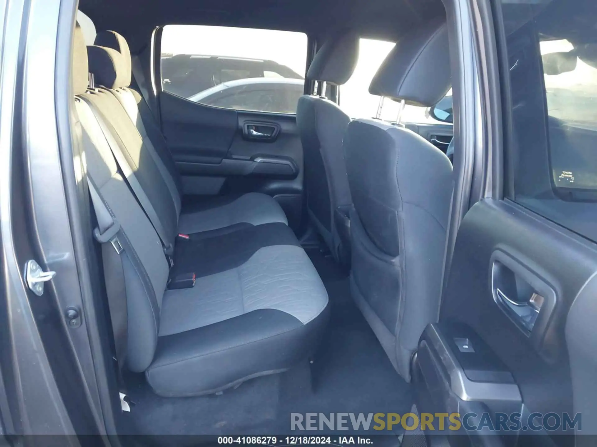 8 fotografías del automóvil dañado 3TMDZ5BN8MM103313 TOYOTA TACOMA 2021