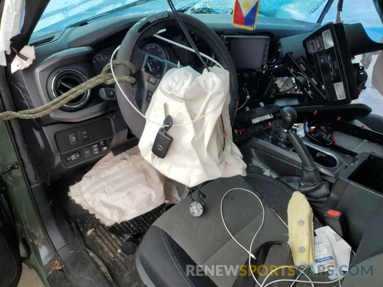 8 fotografías del automóvil dañado 3TMDZ5BN8MM112478 TOYOTA TACOMA 2021