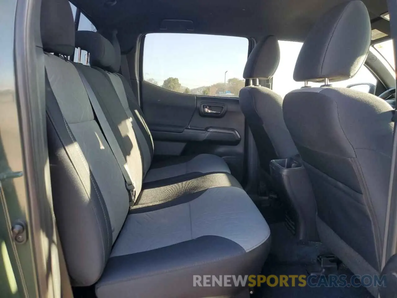 10 fotografías del automóvil dañado 3TMDZ5BN9MM115678 TOYOTA TACOMA 2021