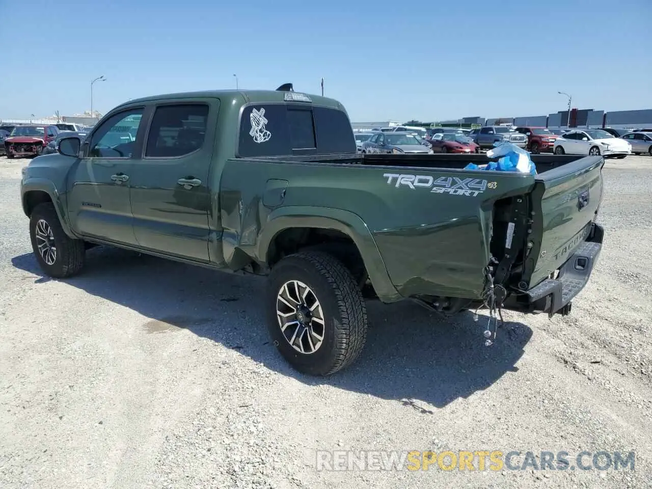 2 fotografías del automóvil dañado 3TMDZ5BN9MM115678 TOYOTA TACOMA 2021