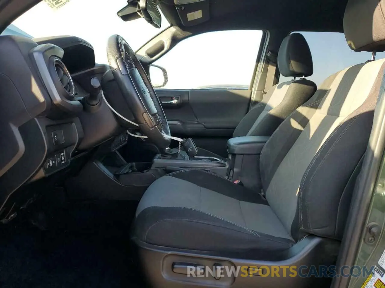 7 fotografías del automóvil dañado 3TMDZ5BN9MM115678 TOYOTA TACOMA 2021
