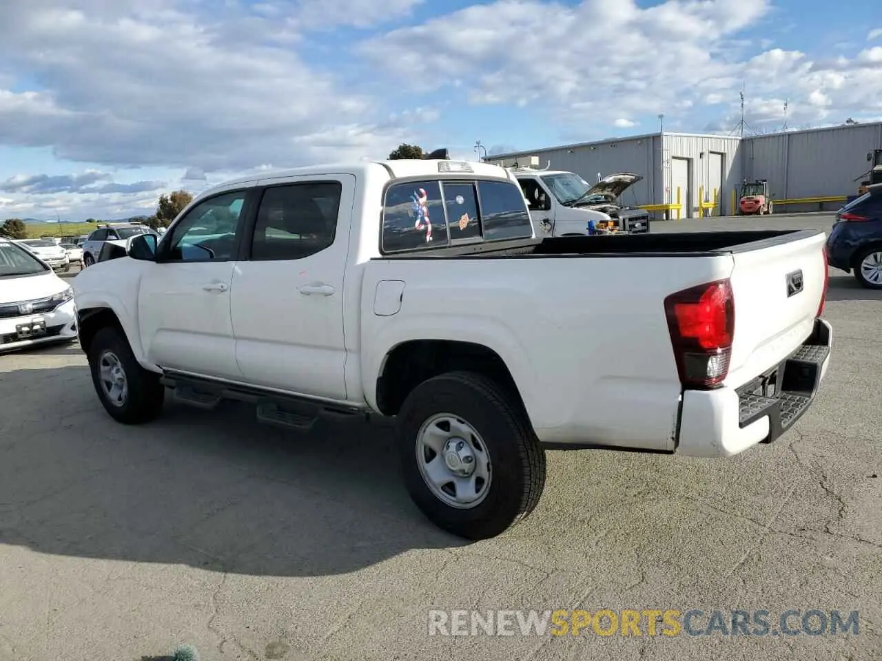 2 fotografías del automóvil dañado 3TYAX5GN6MT017570 TOYOTA TACOMA 2021