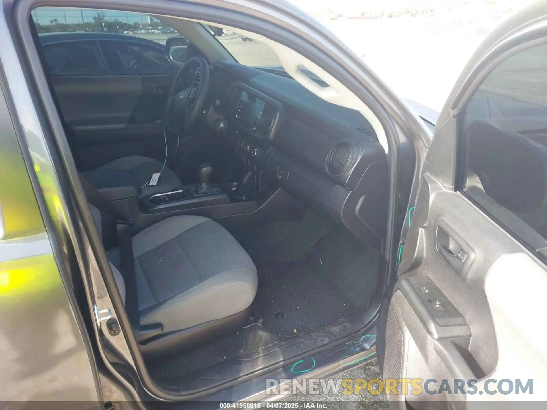 5 fotografías del automóvil dañado 3TYAX5GN9MT022049 TOYOTA TACOMA 2021
