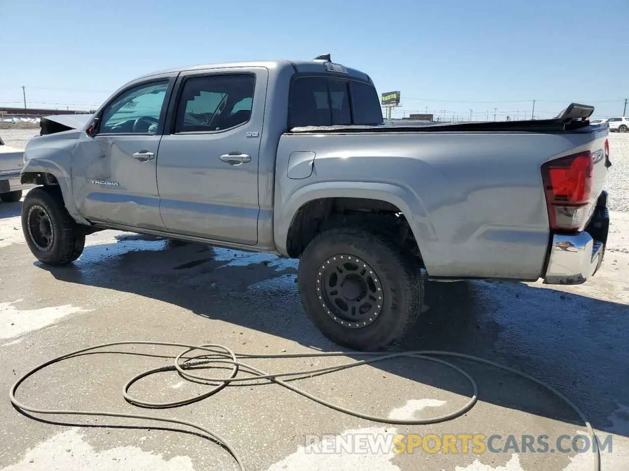 2 fotografías del automóvil dañado 3TYAX5GNXMT015045 TOYOTA TACOMA 2021
